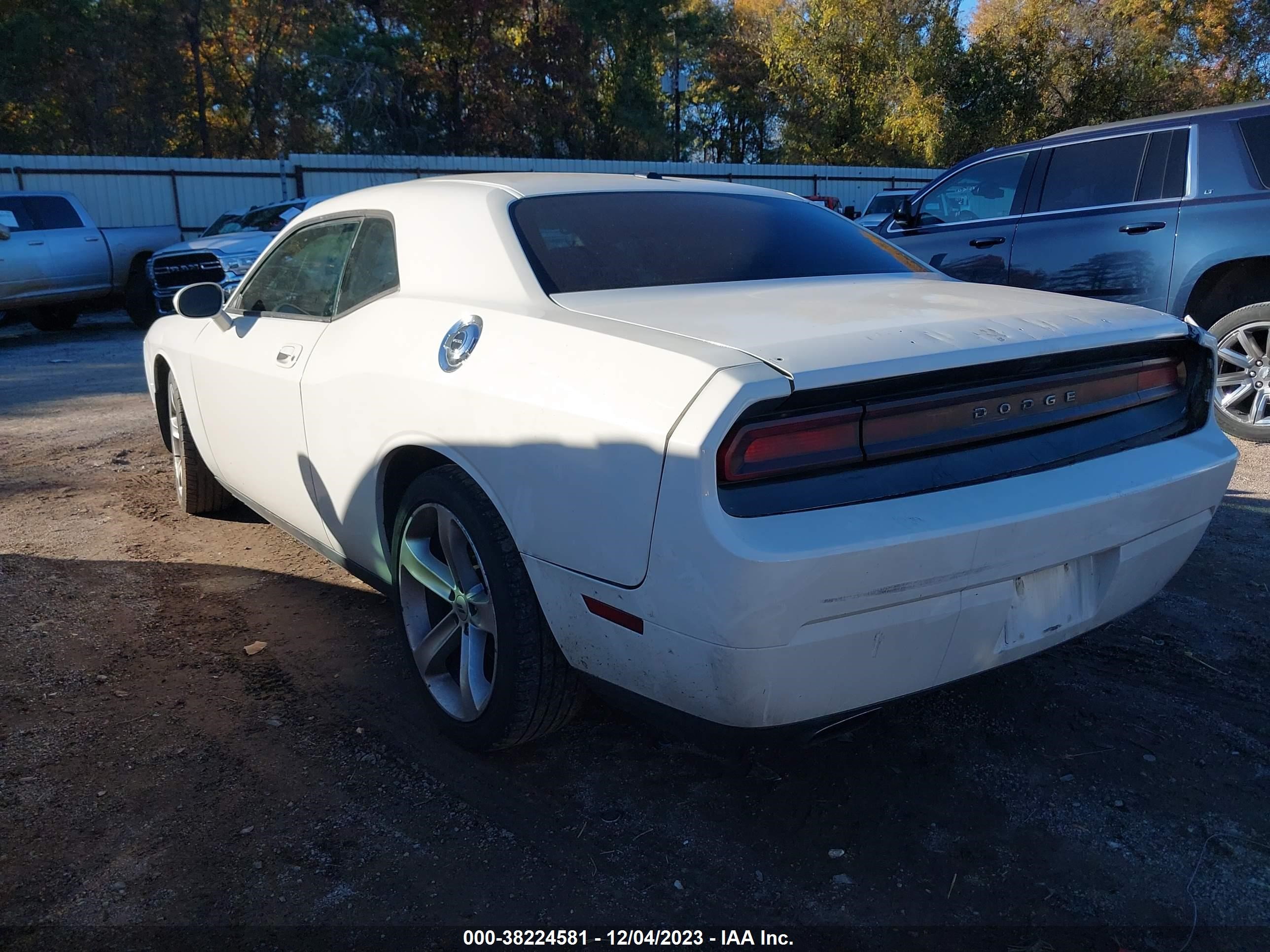 Photo 2 VIN: 2B3LJ54T59H511435 - DODGE CHALLENGER 