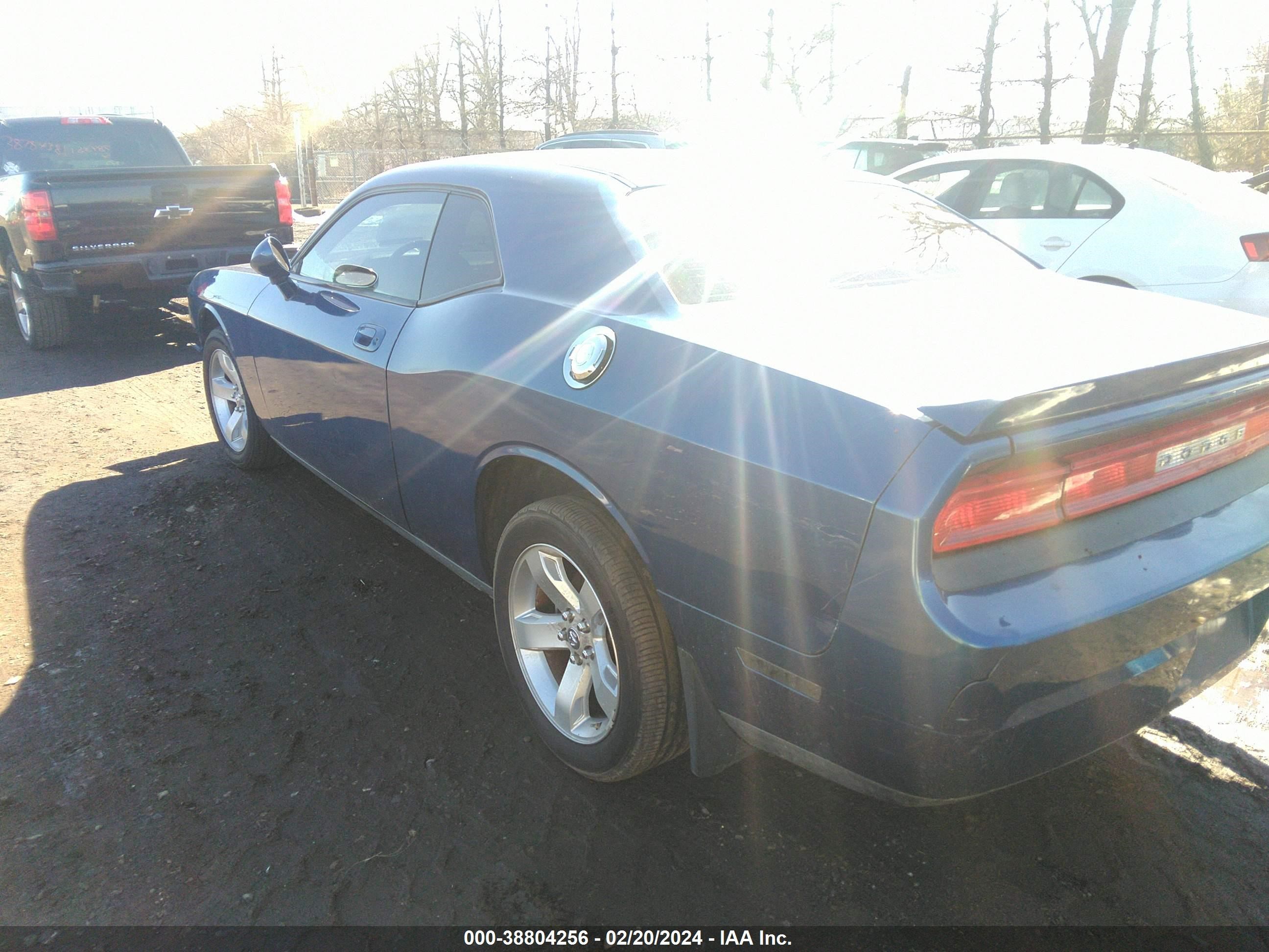 Photo 2 VIN: 2B3LJ54T59H630649 - DODGE CHALLENGER 