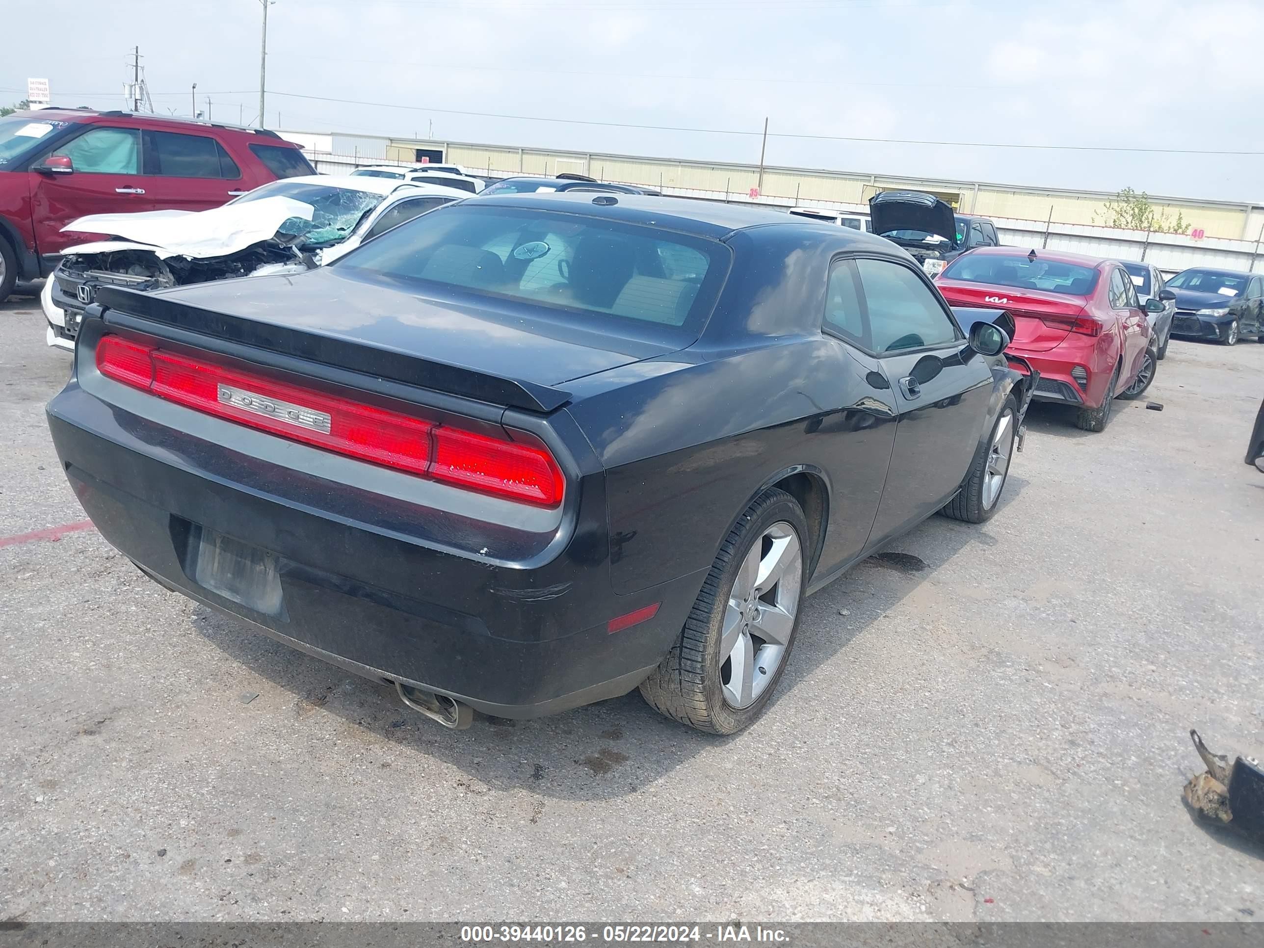 Photo 3 VIN: 2B3LJ54T99H503015 - DODGE CHALLENGER 