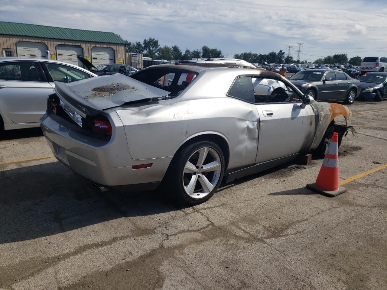 Photo 2 VIN: 2B3LJ74W28H300228 - DODGE CHALLENGER 