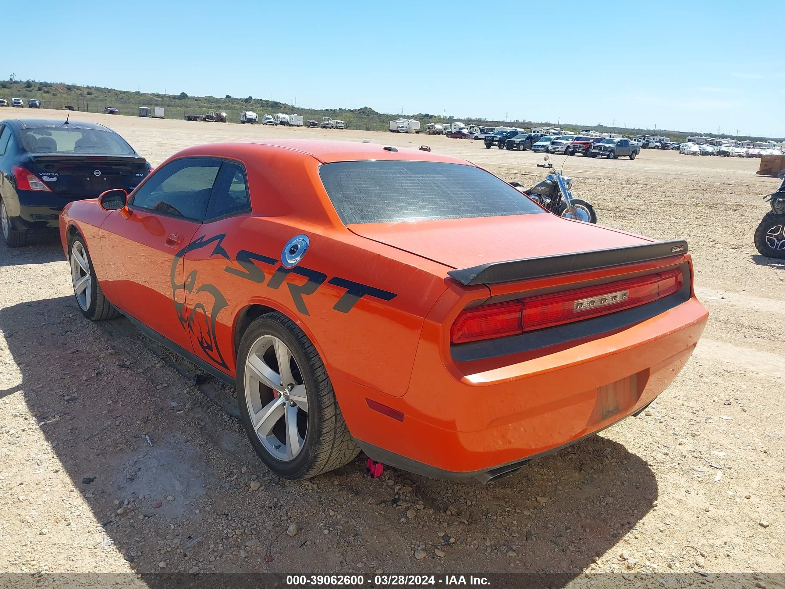 Photo 2 VIN: 2B3LJ74W78H289128 - DODGE CHALLENGER 