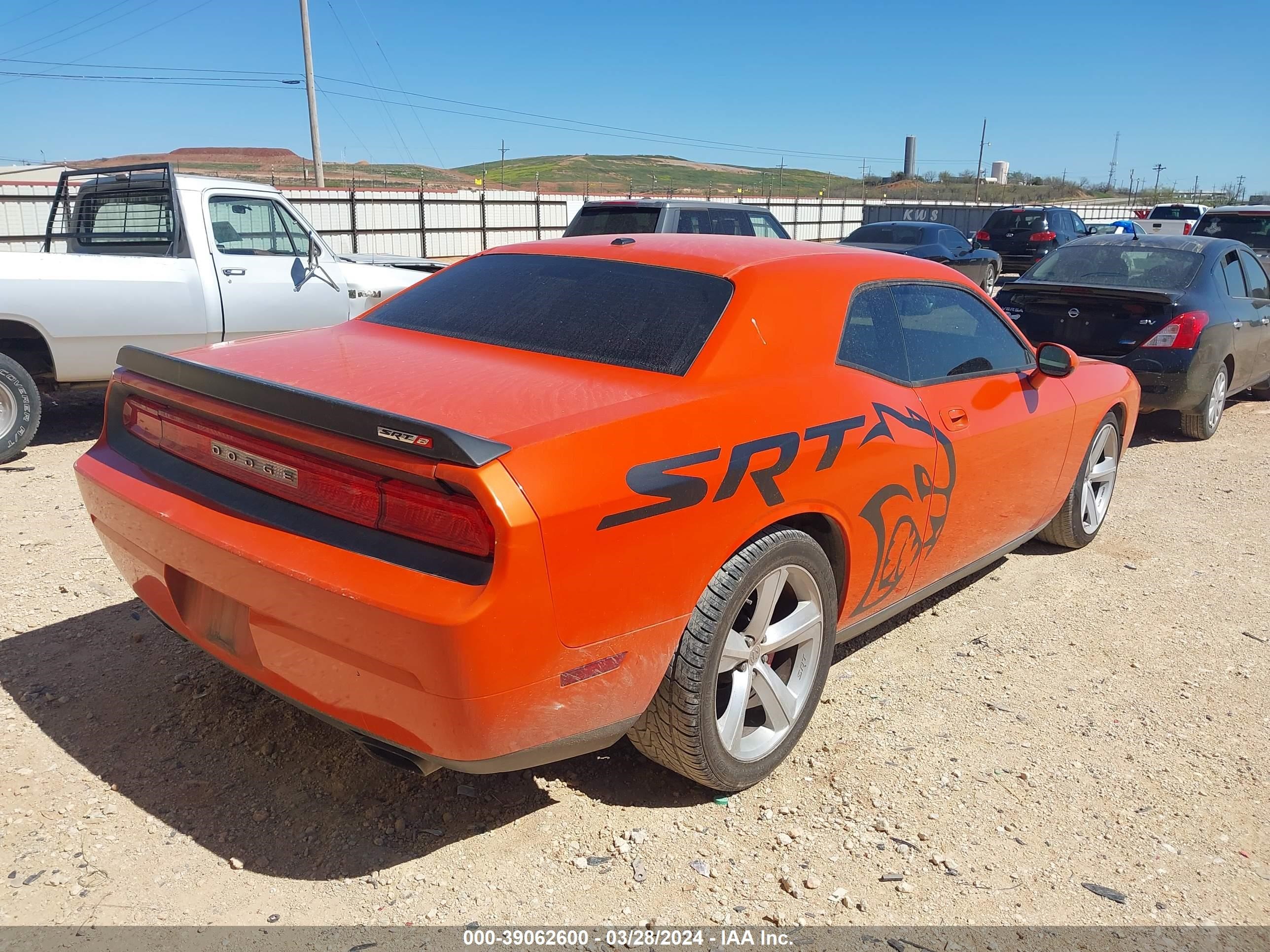 Photo 3 VIN: 2B3LJ74W78H289128 - DODGE CHALLENGER 