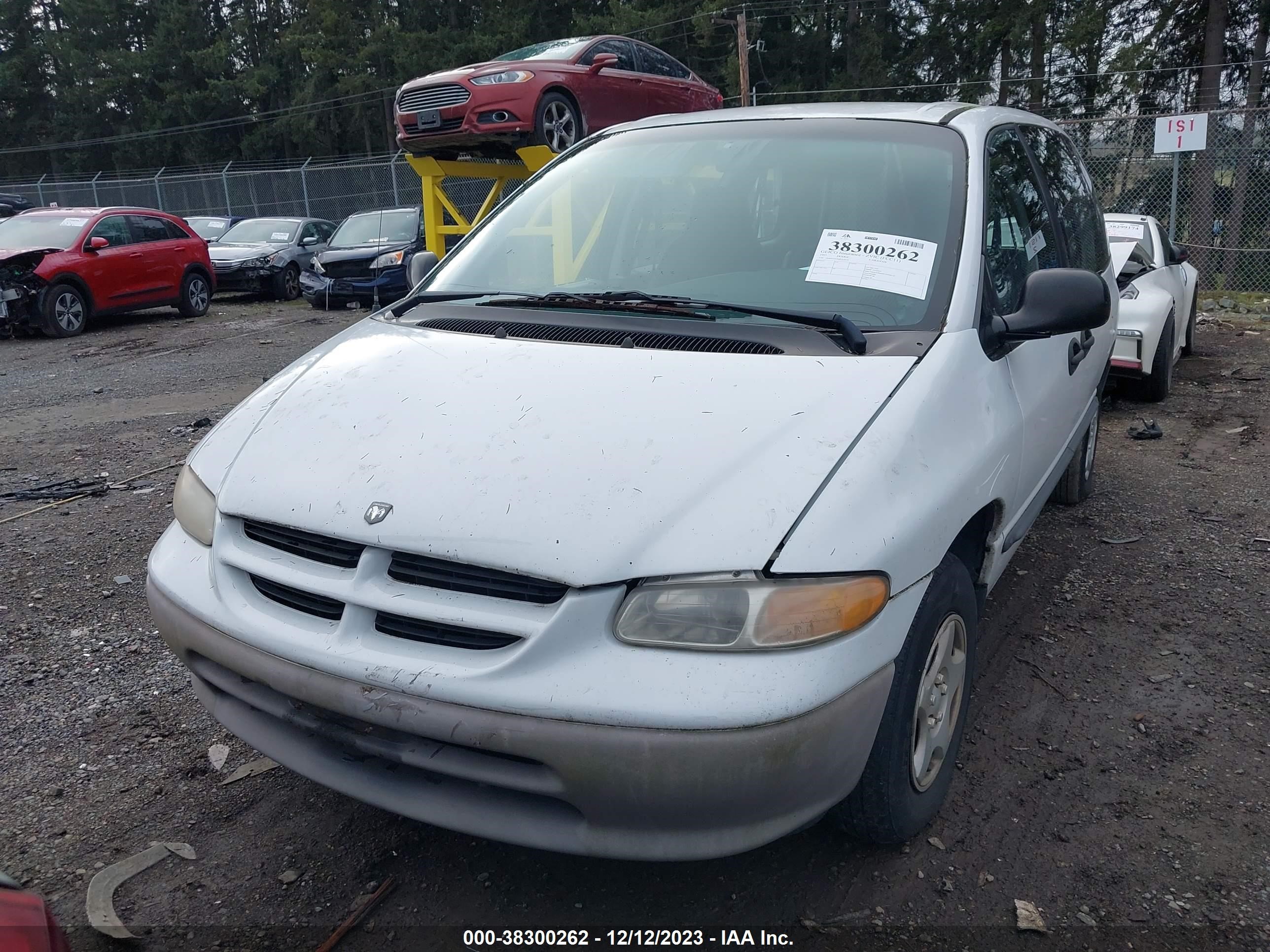 Photo 1 VIN: 2B4FP2532VR323674 - DODGE CARAVAN 