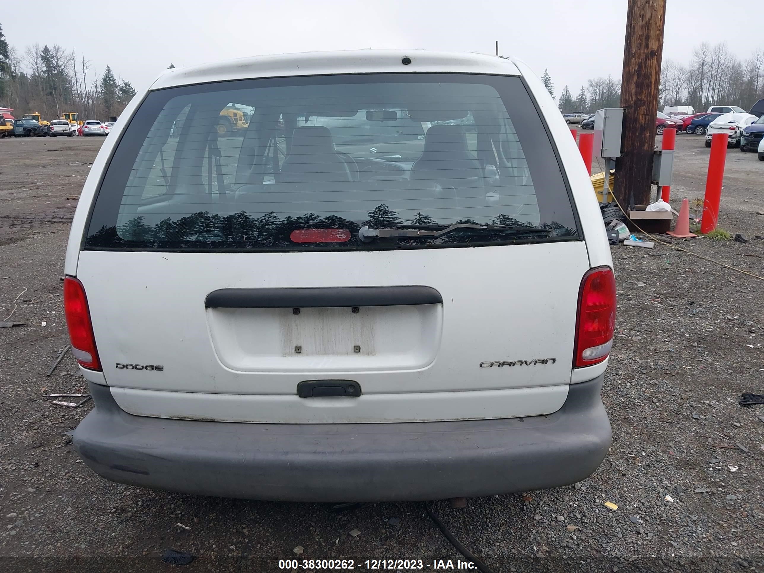 Photo 15 VIN: 2B4FP2532VR323674 - DODGE CARAVAN 