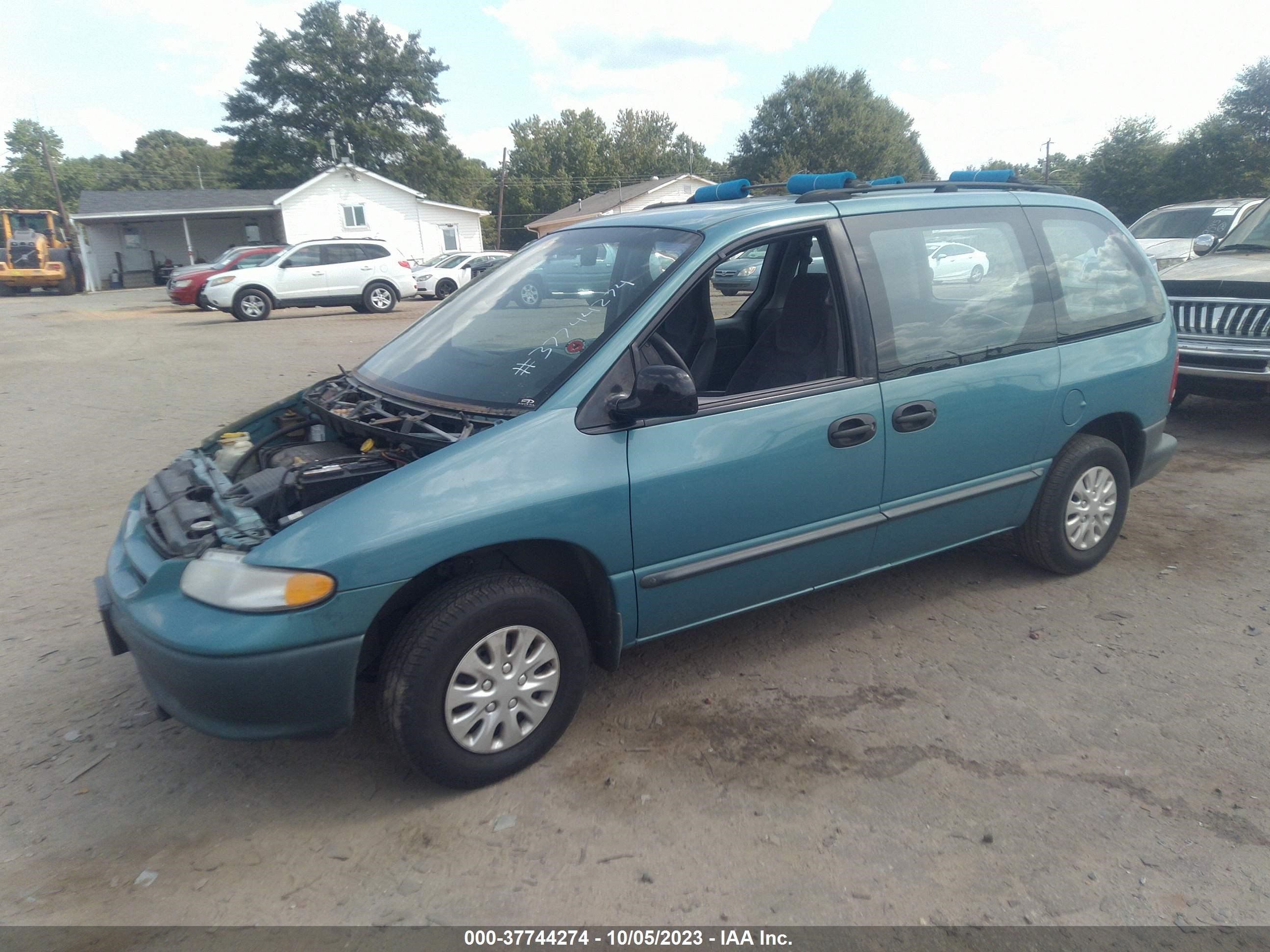 Photo 1 VIN: 2B4FP2538TR823173 - DODGE CARAVAN 