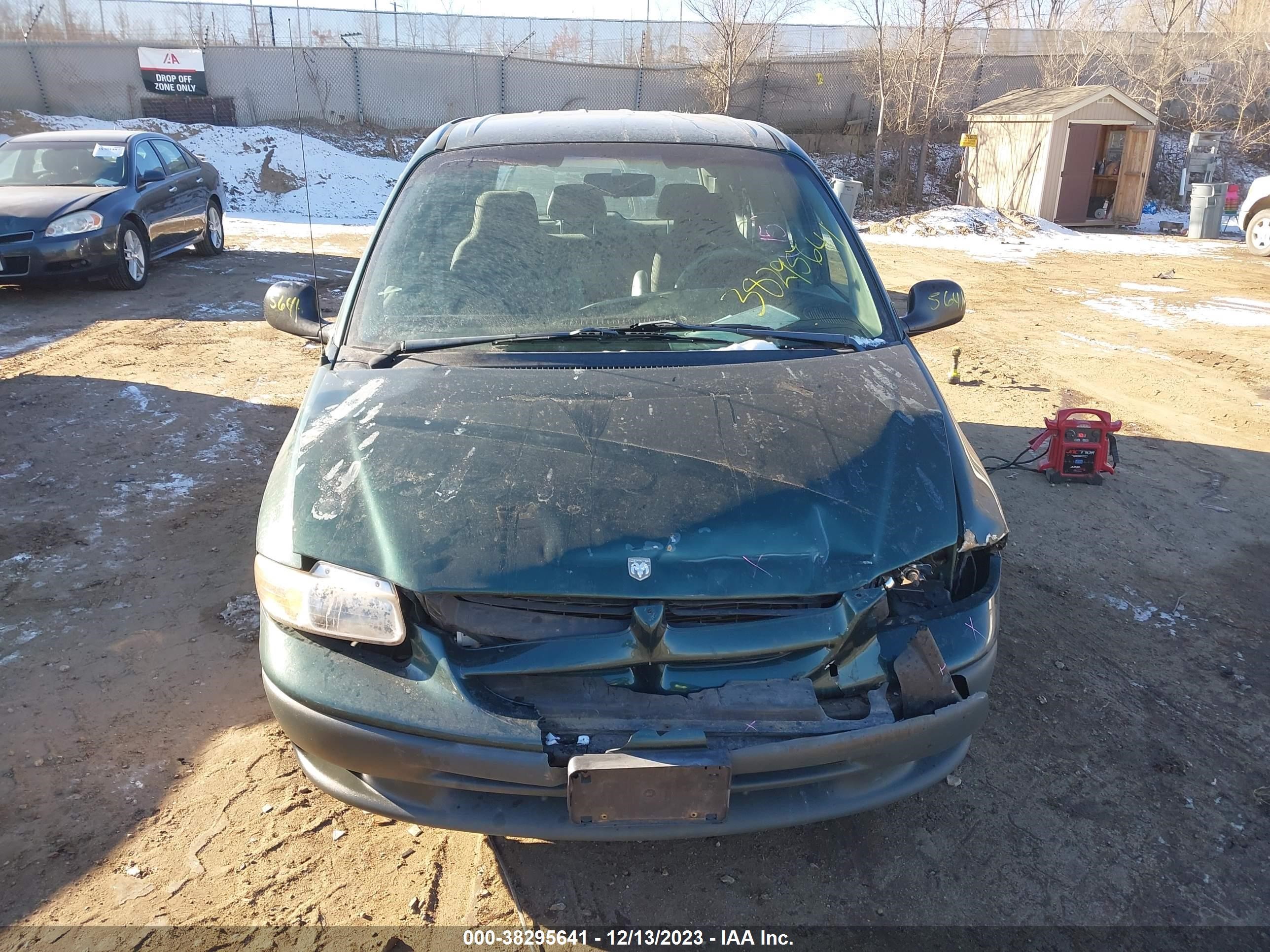 Photo 10 VIN: 2B4FP25B4XR295807 - DODGE CARAVAN 