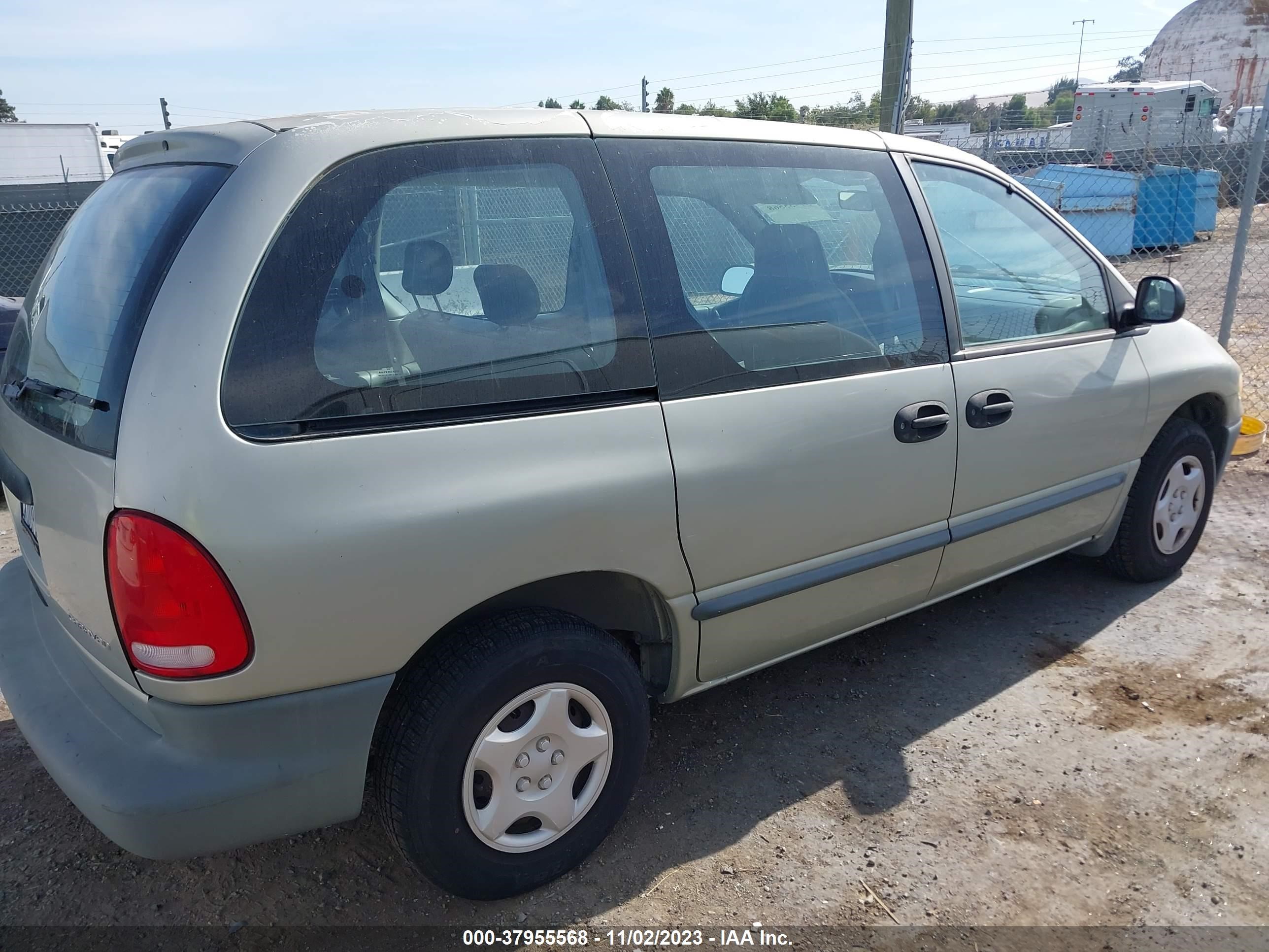 Photo 3 VIN: 2B4FP25B4YR611529 - DODGE CARAVAN 