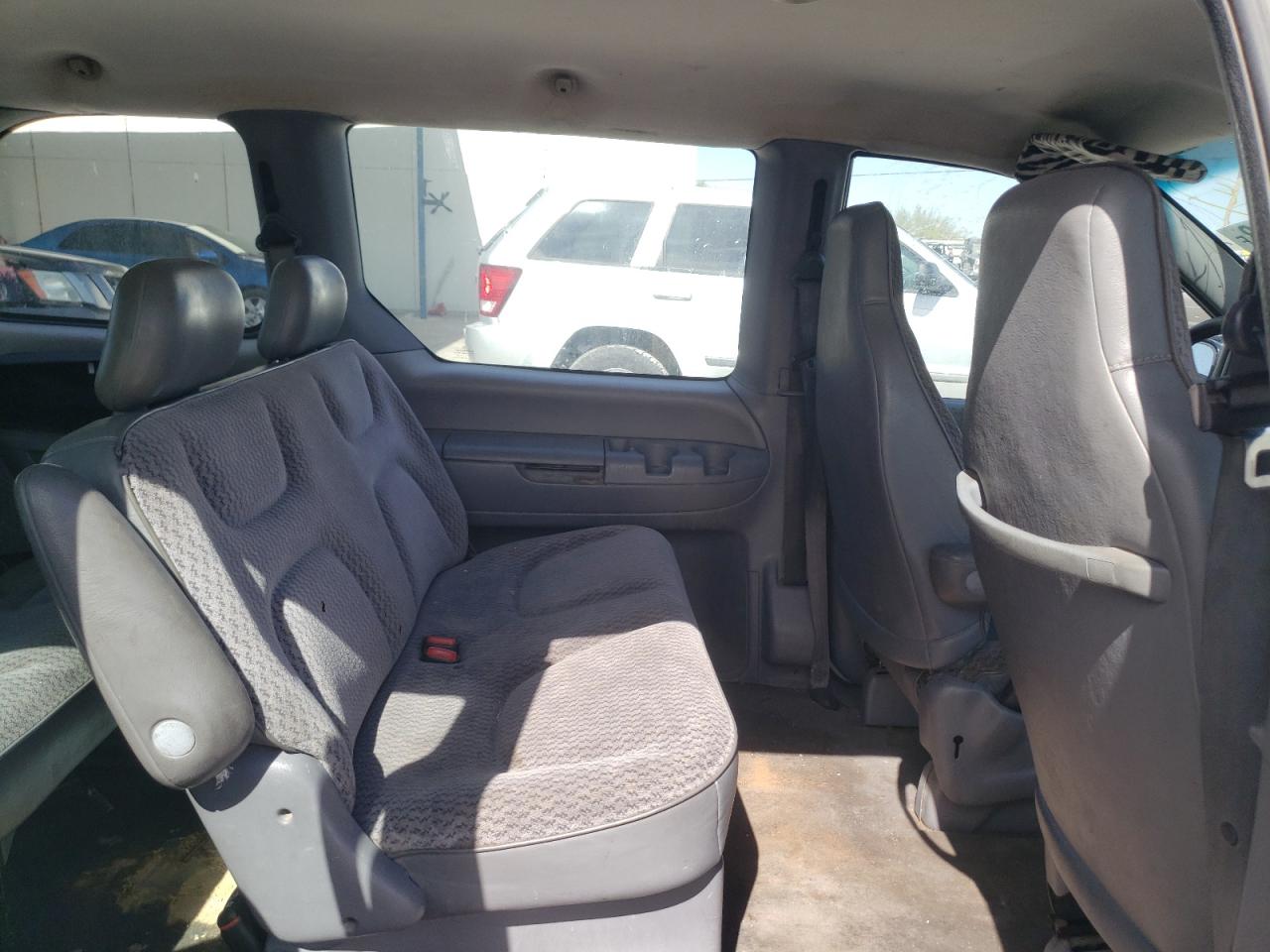 Photo 10 VIN: 2B4FP25B5YR839605 - DODGE CARAVAN 