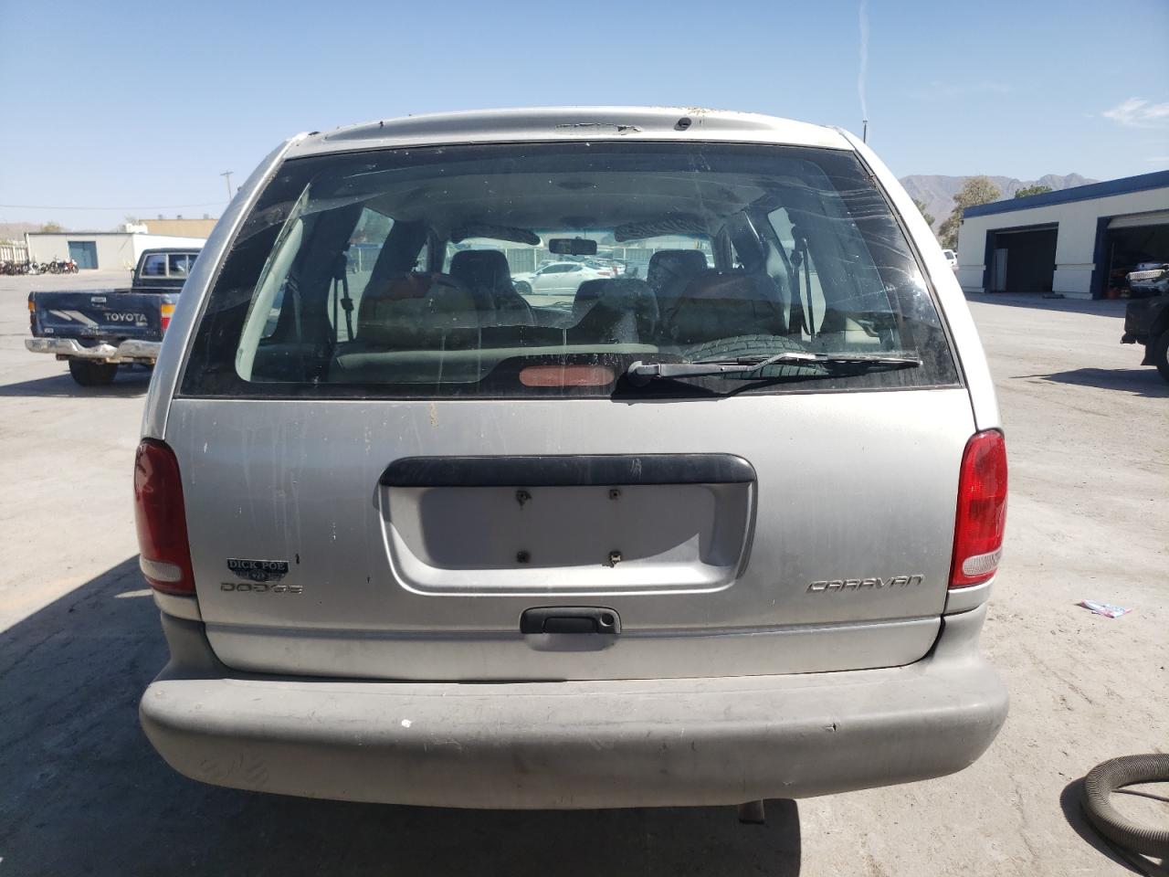 Photo 5 VIN: 2B4FP25B5YR839605 - DODGE CARAVAN 