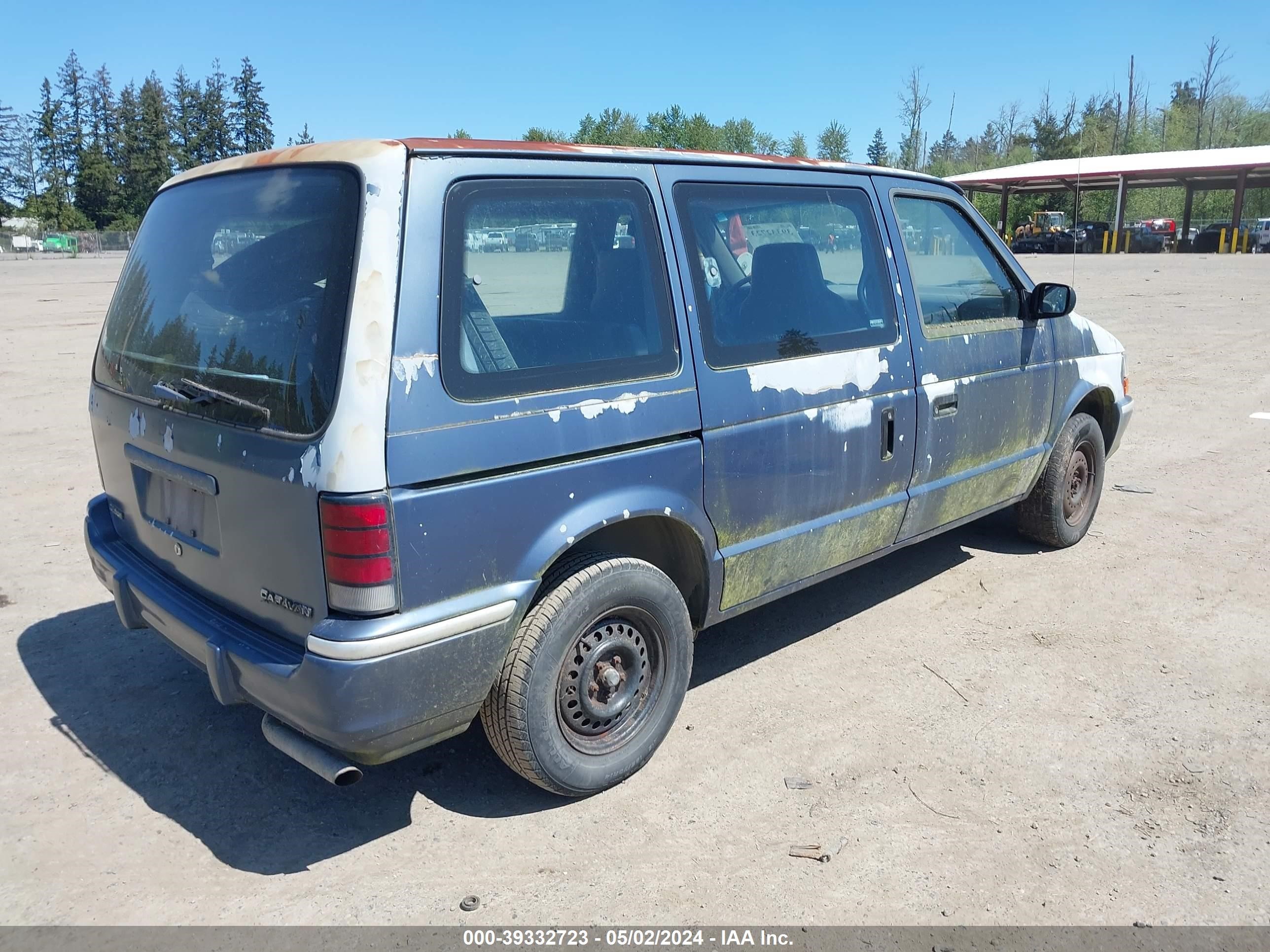 Photo 3 VIN: 2B4GH2535NR700645 - DODGE CARAVAN 