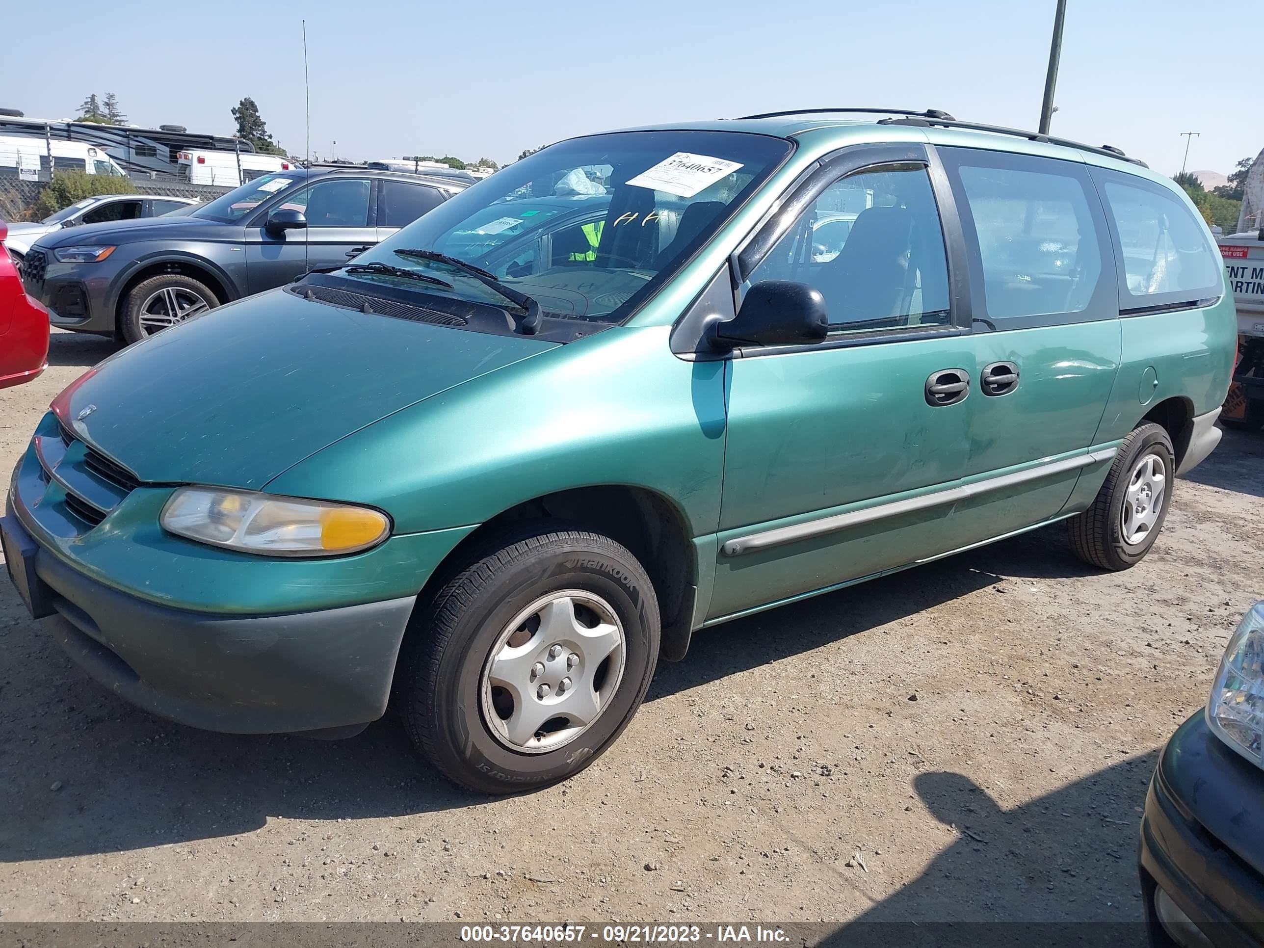 Photo 1 VIN: 2B4GP2437WR762182 - DODGE CARAVAN 