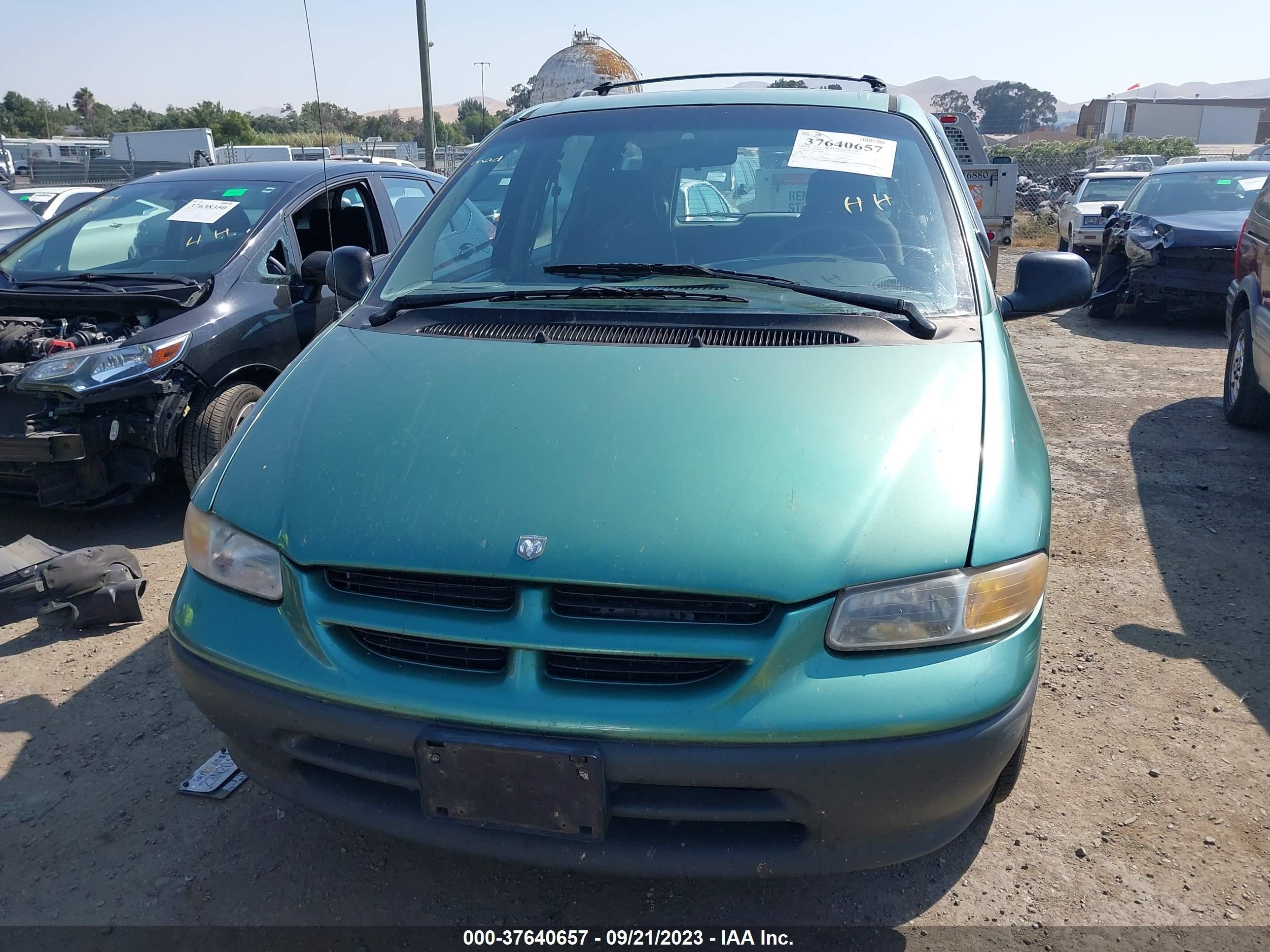 Photo 5 VIN: 2B4GP2437WR762182 - DODGE CARAVAN 