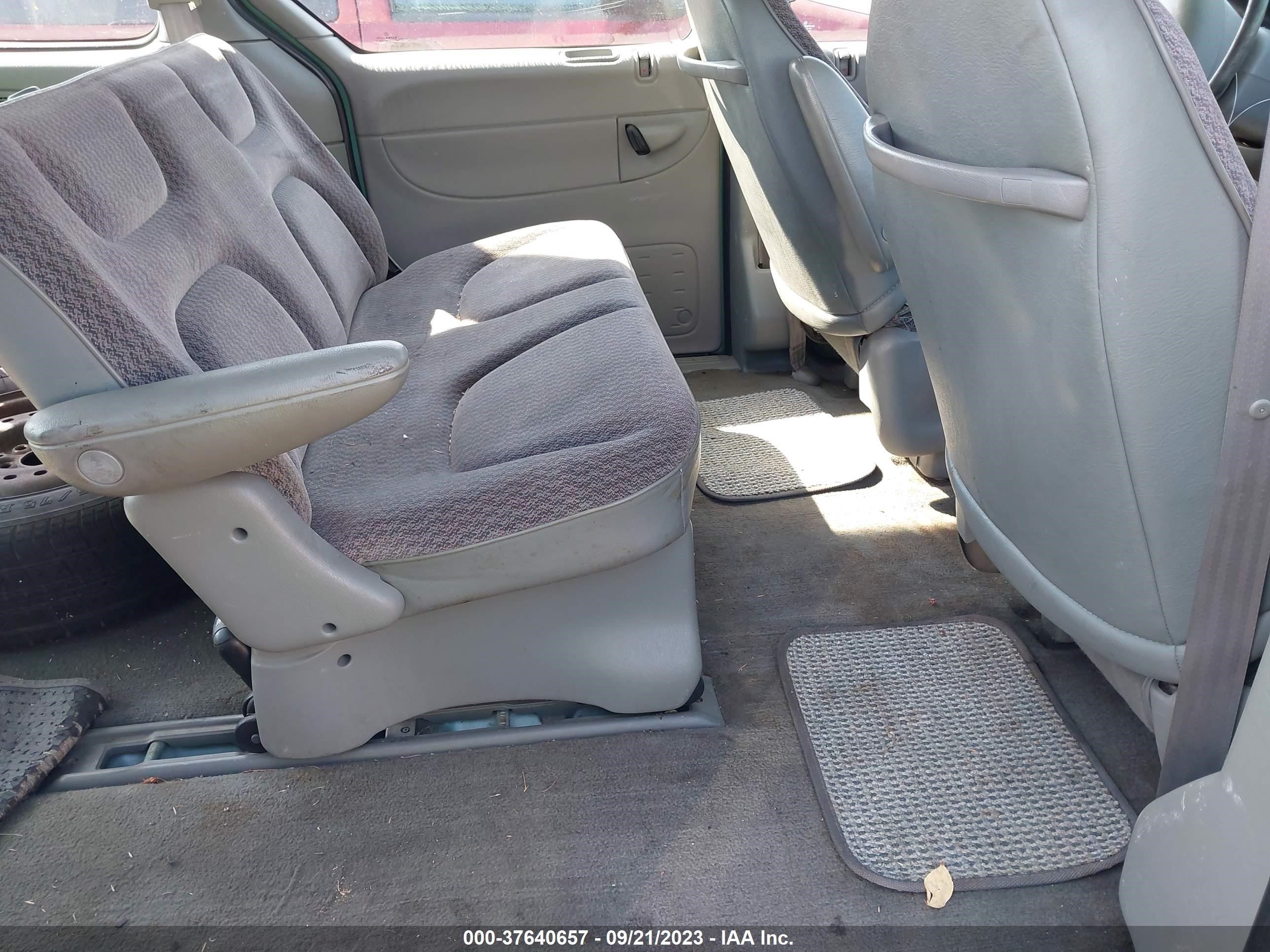 Photo 7 VIN: 2B4GP2437WR762182 - DODGE CARAVAN 