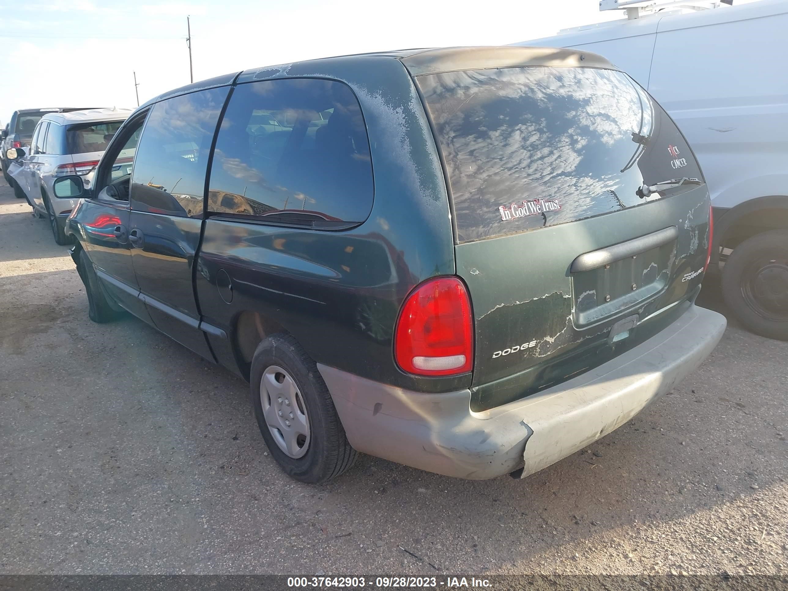 Photo 2 VIN: 2B4GP24G4XR328676 - DODGE CARAVAN 