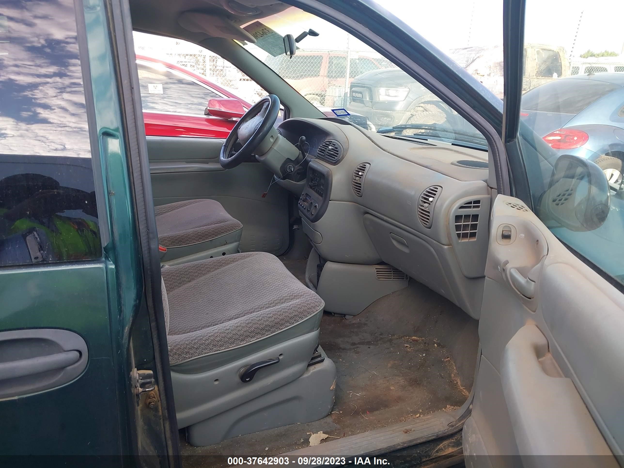 Photo 4 VIN: 2B4GP24G4XR328676 - DODGE CARAVAN 