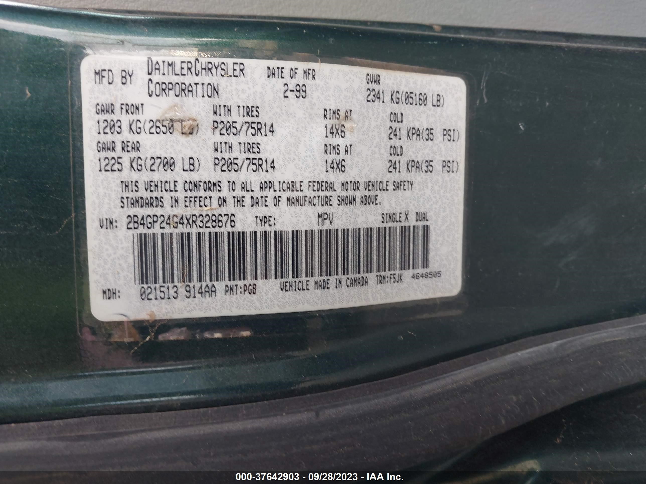 Photo 8 VIN: 2B4GP24G4XR328676 - DODGE CARAVAN 