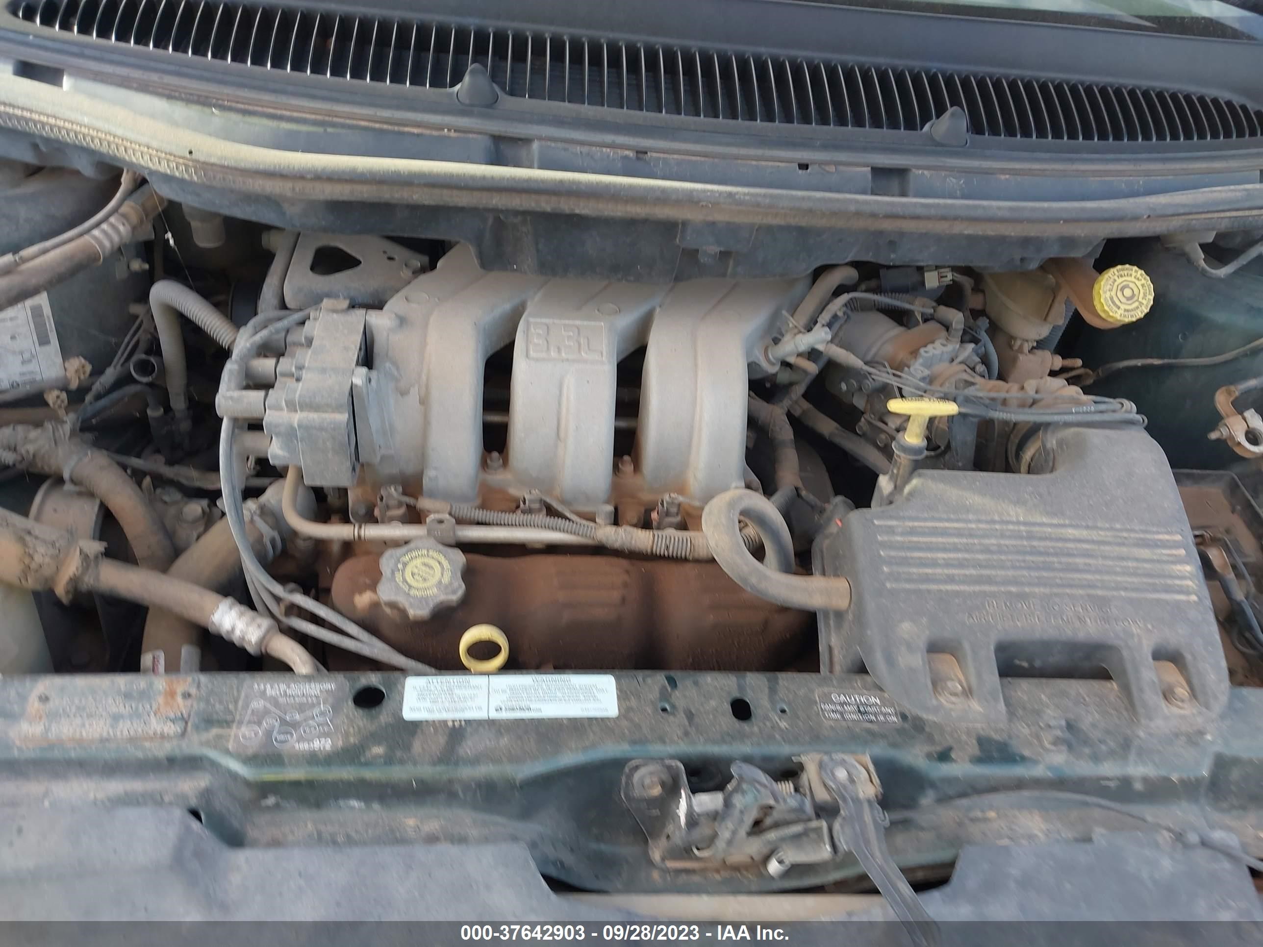 Photo 9 VIN: 2B4GP24G4XR328676 - DODGE CARAVAN 