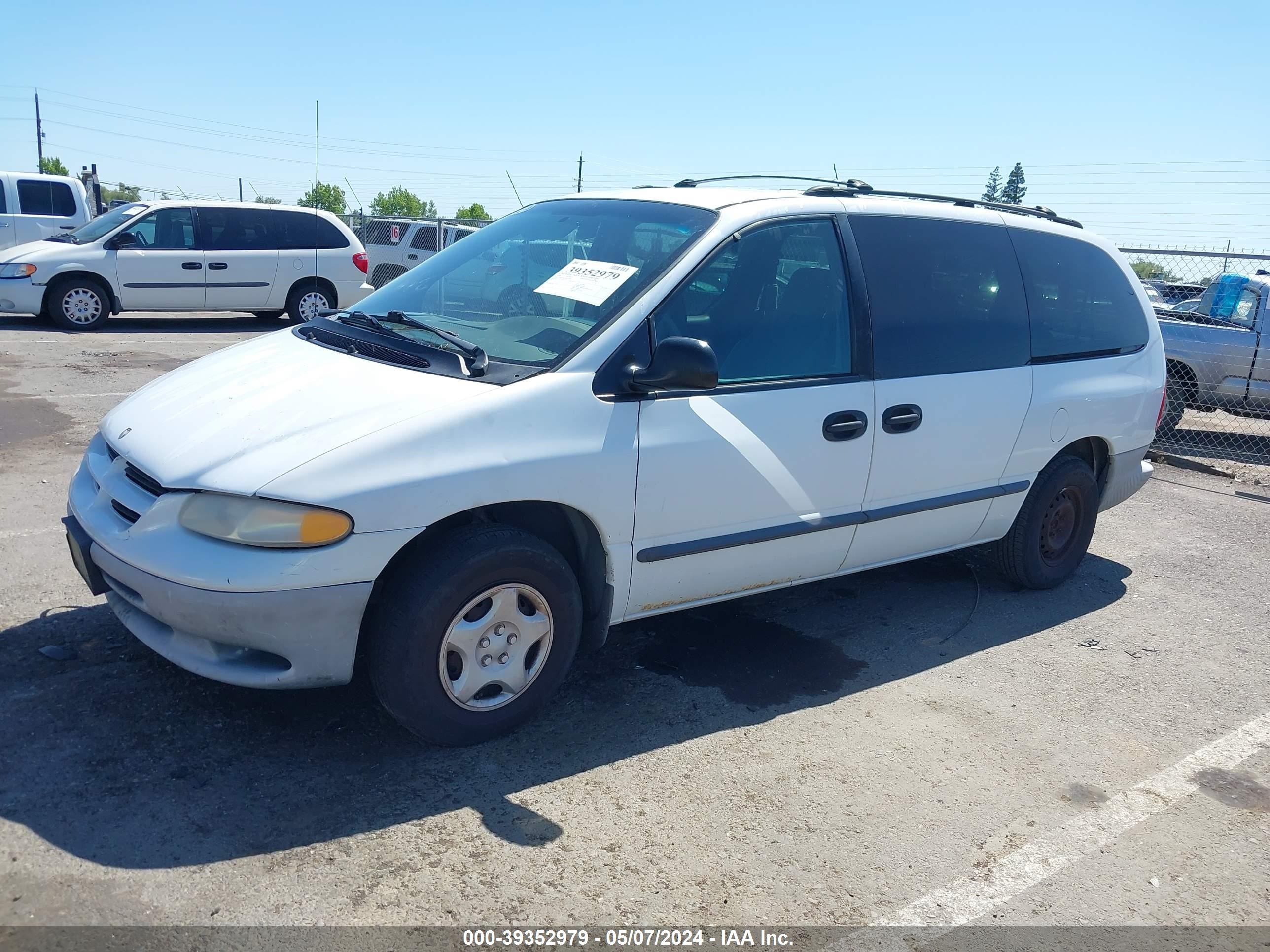 Photo 1 VIN: 2B4GP24R5XR216986 - DODGE CARAVAN 