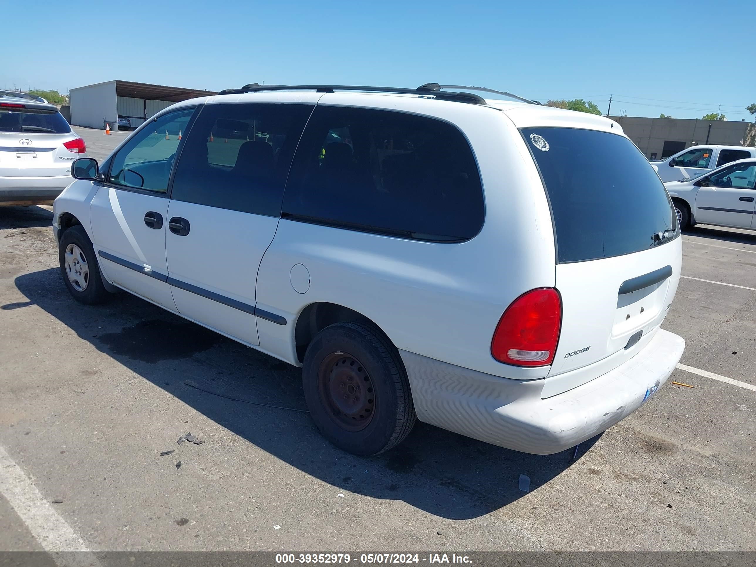 Photo 2 VIN: 2B4GP24R5XR216986 - DODGE CARAVAN 