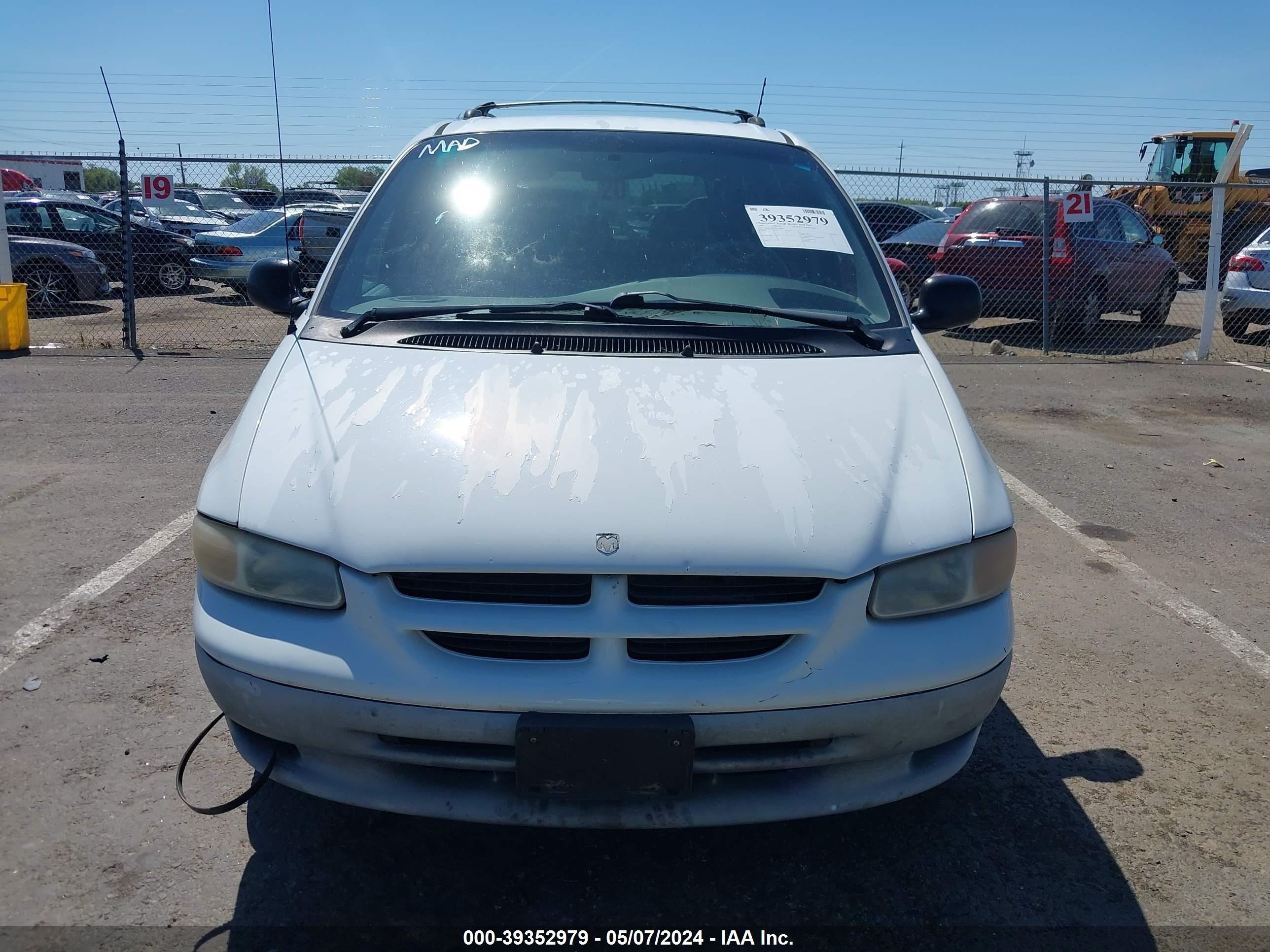 Photo 5 VIN: 2B4GP24R5XR216986 - DODGE CARAVAN 