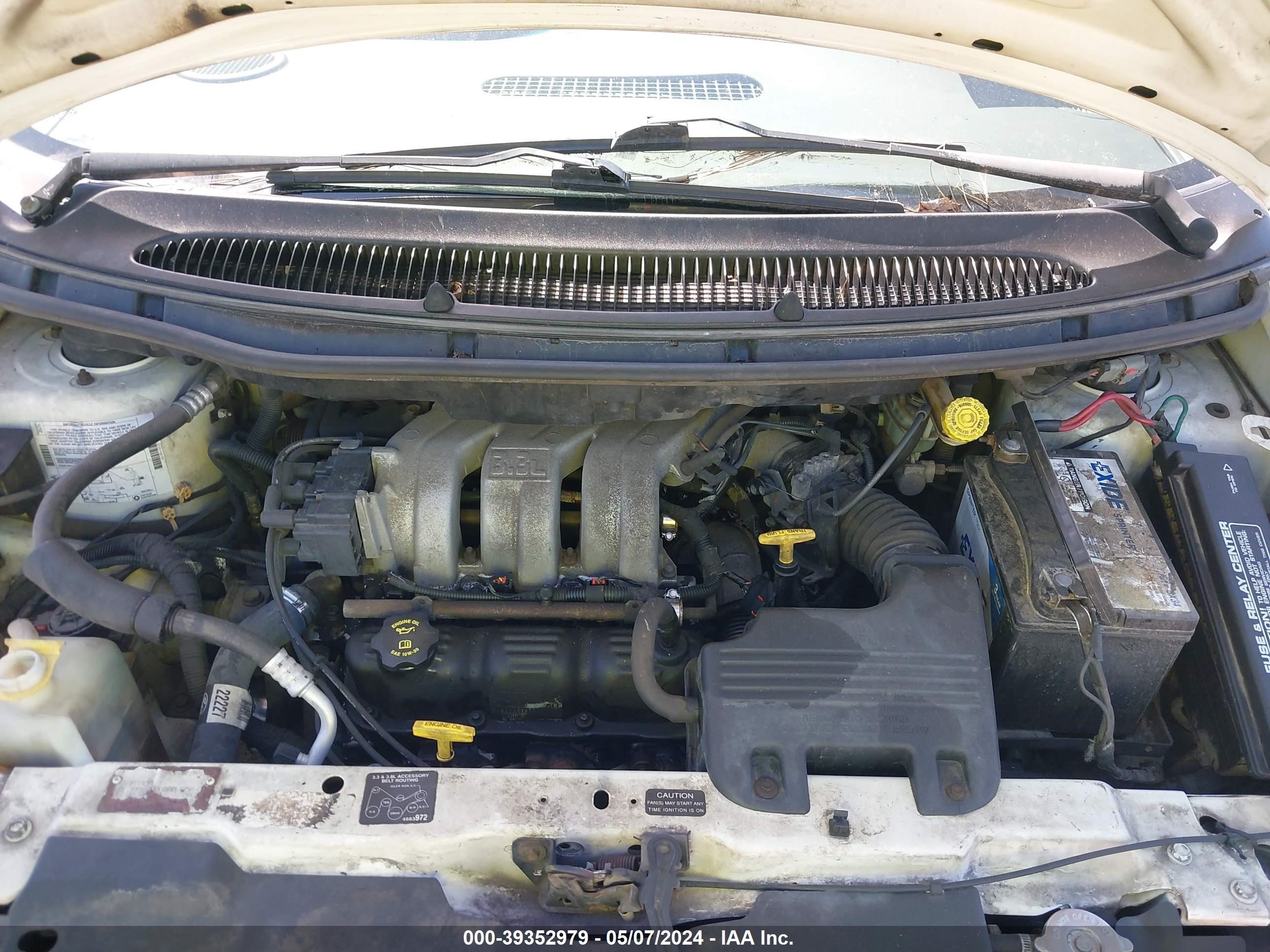 Photo 9 VIN: 2B4GP24R5XR216986 - DODGE CARAVAN 