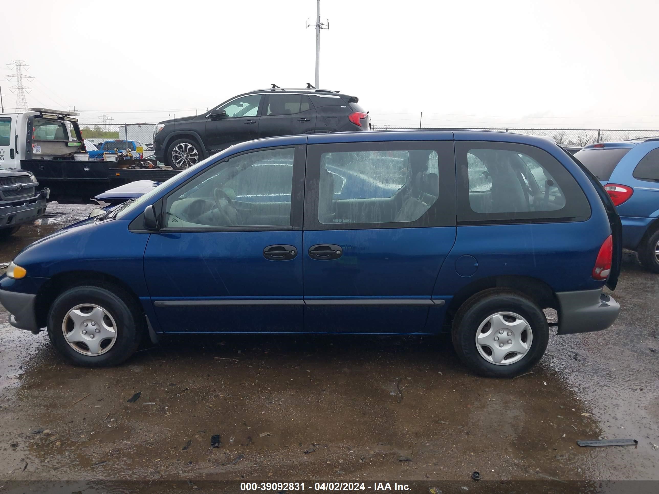 Photo 13 VIN: 2B4GP2530YR702522 - DODGE CARAVAN 