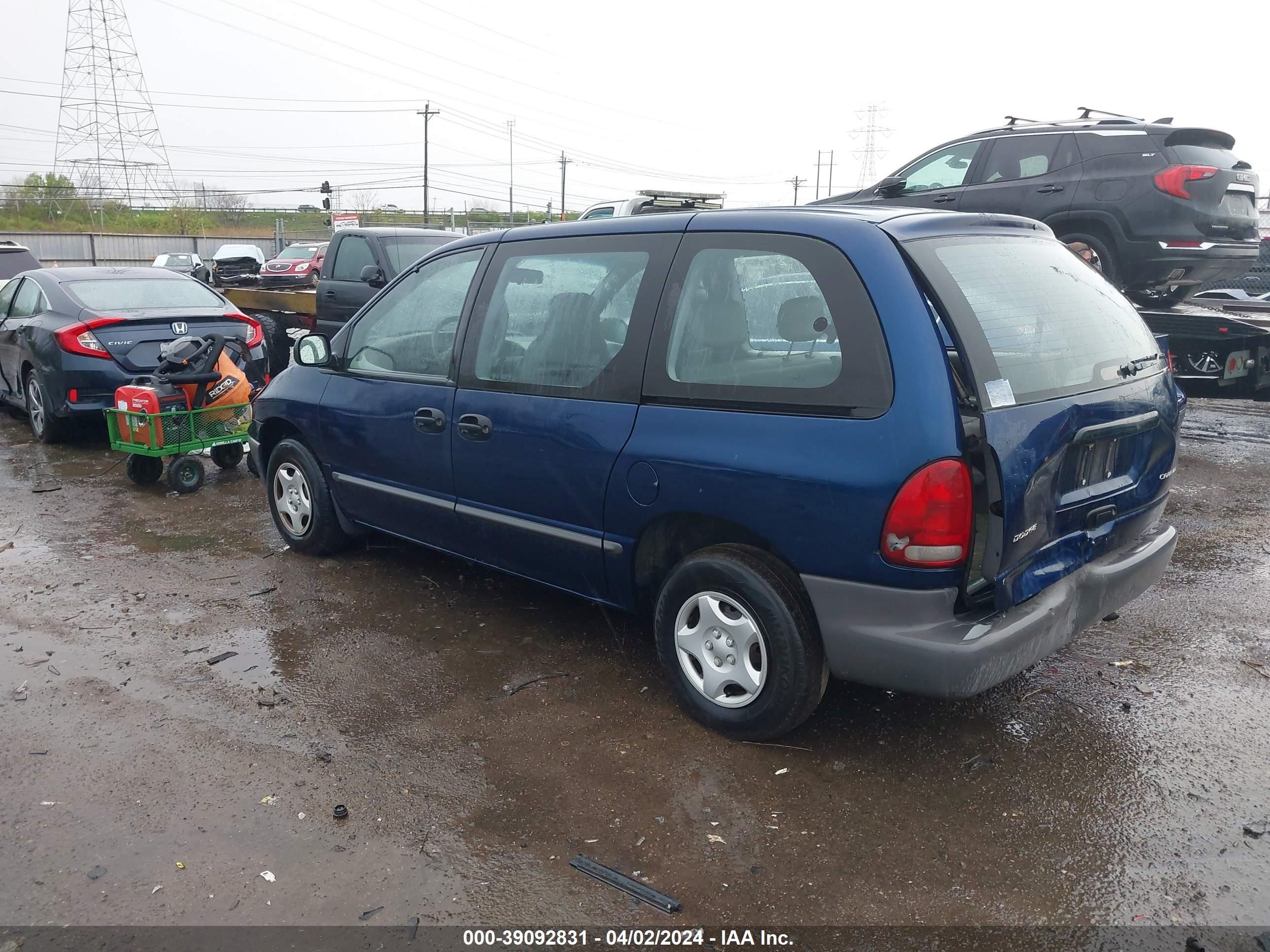 Photo 2 VIN: 2B4GP2530YR702522 - DODGE CARAVAN 