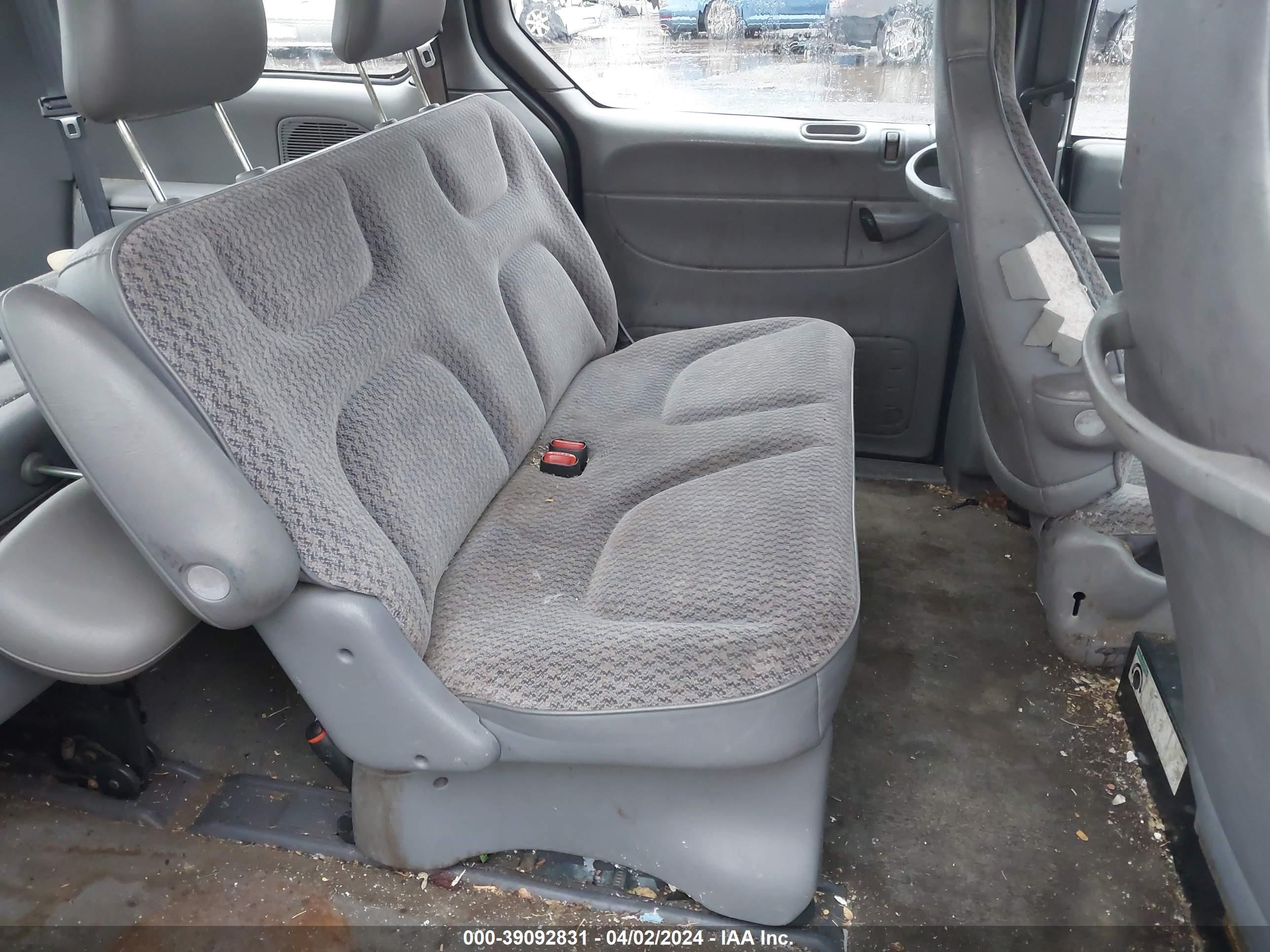 Photo 7 VIN: 2B4GP2530YR702522 - DODGE CARAVAN 