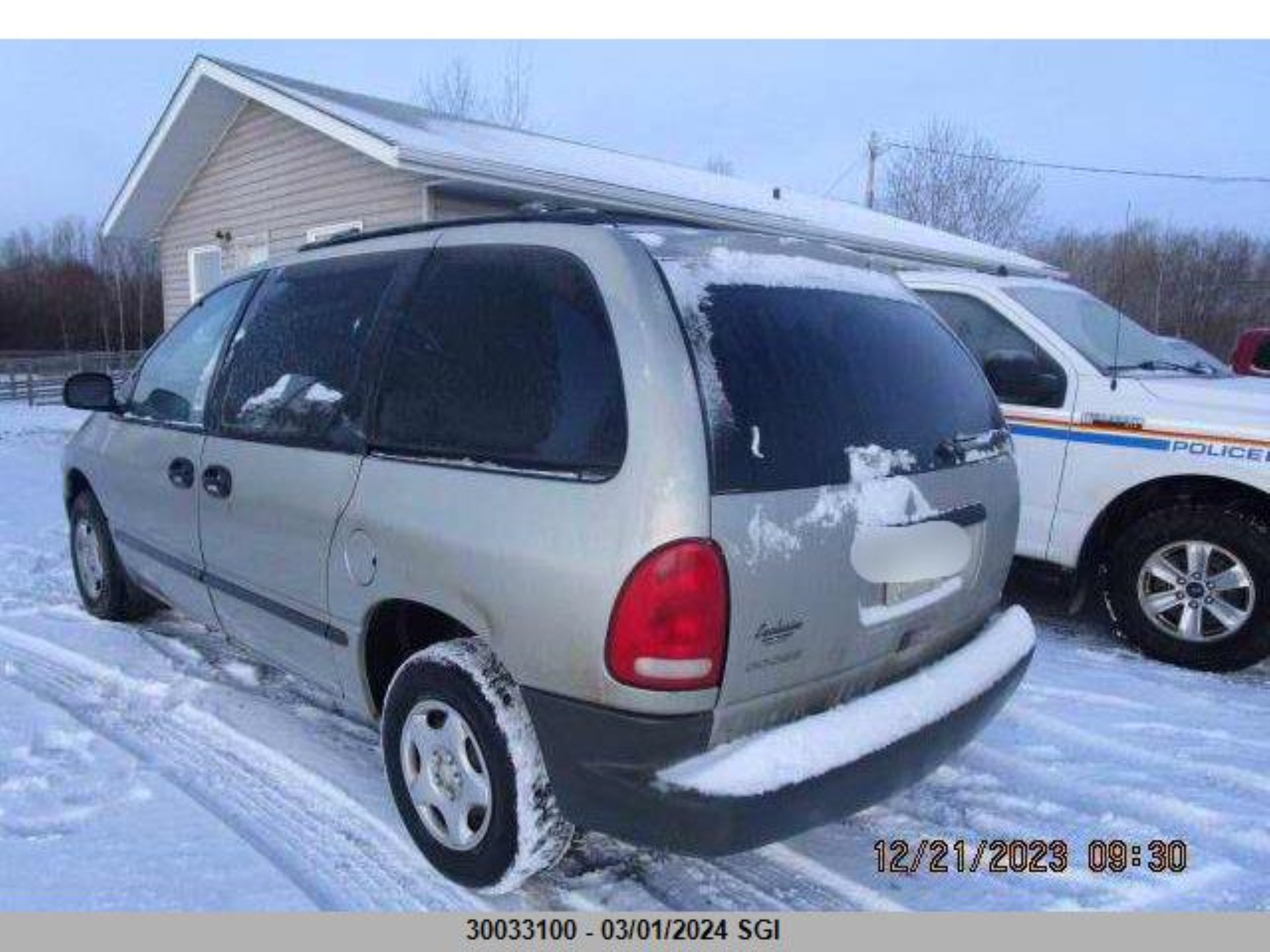 Photo 2 VIN: 2B4GP2537YR895171 - DODGE CARAVAN 