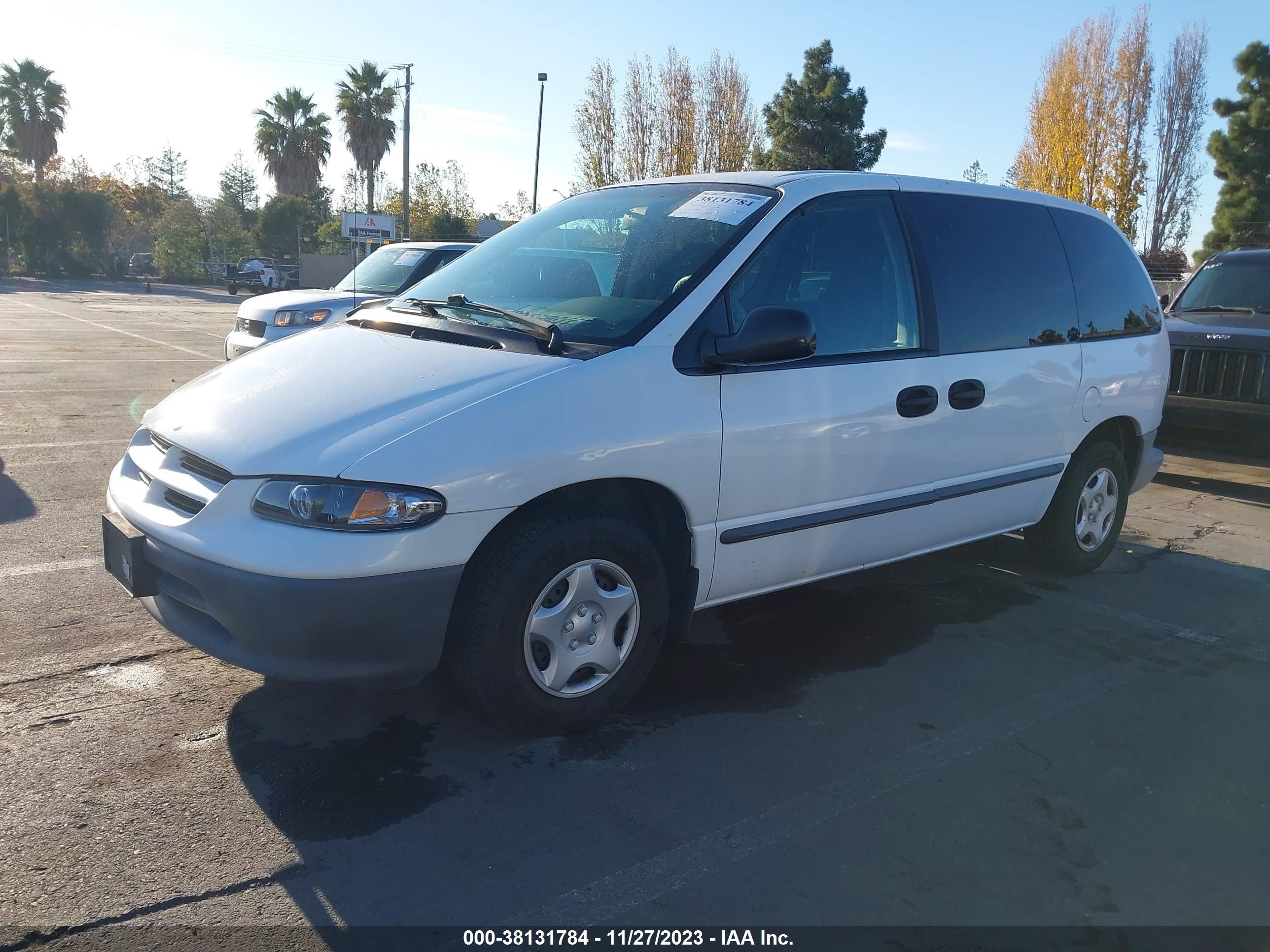 Photo 1 VIN: 2B4GP25R2VR110393 - DODGE CARAVAN 