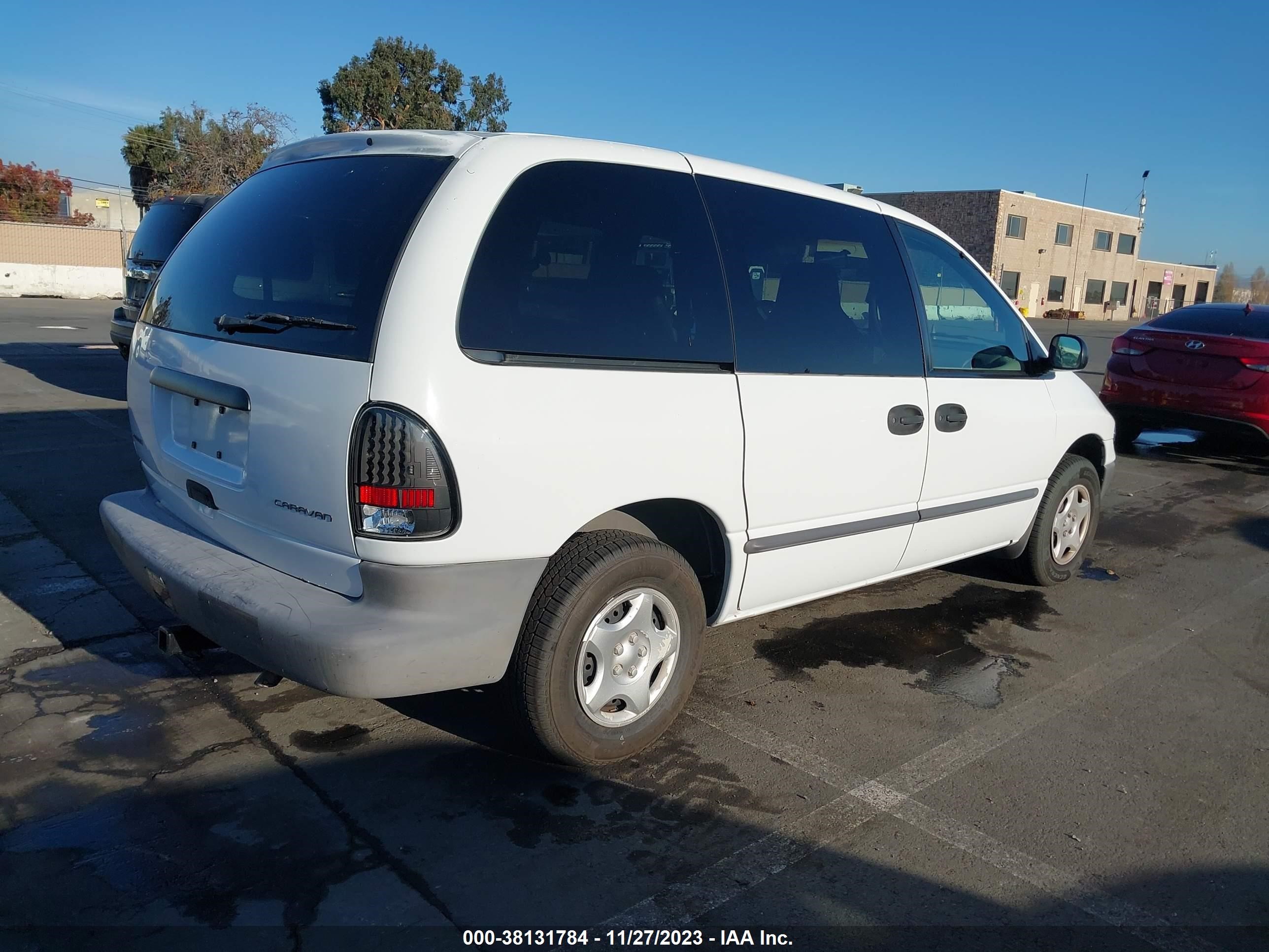 Photo 3 VIN: 2B4GP25R2VR110393 - DODGE CARAVAN 