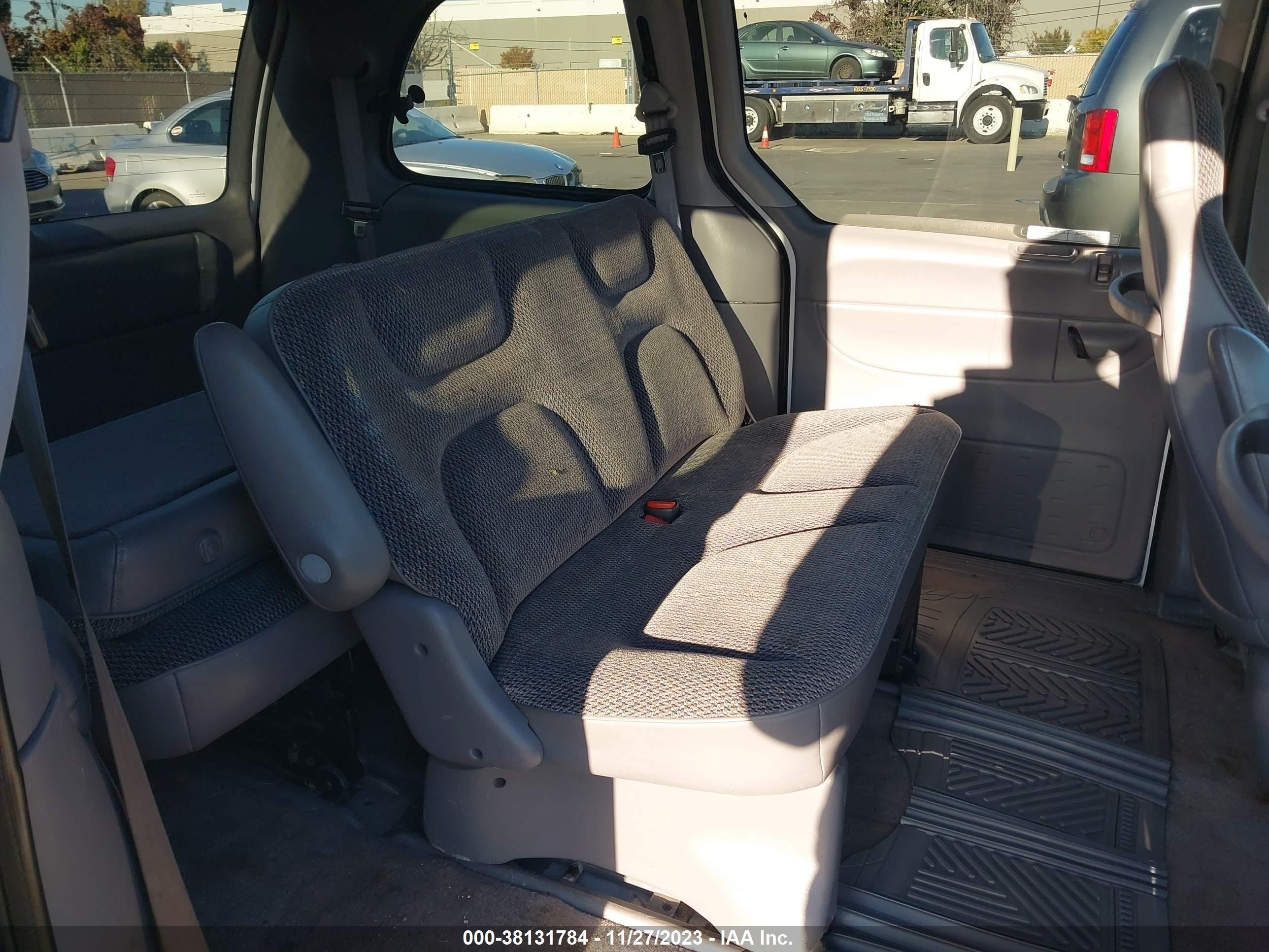 Photo 7 VIN: 2B4GP25R2VR110393 - DODGE CARAVAN 