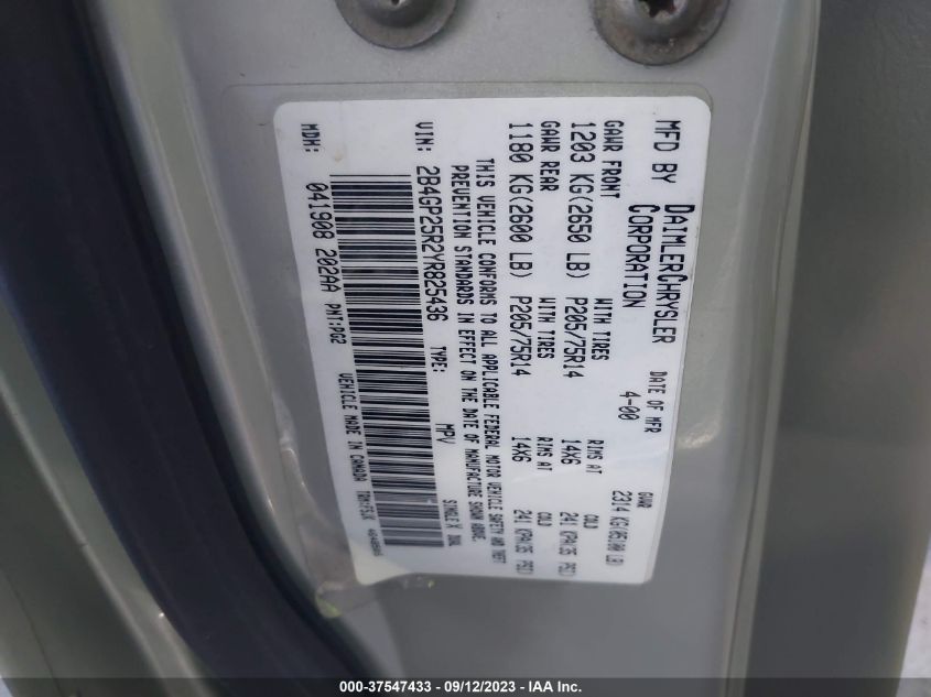 Photo 8 VIN: 2B4GP25R2YR825436 - DODGE CARAVAN 