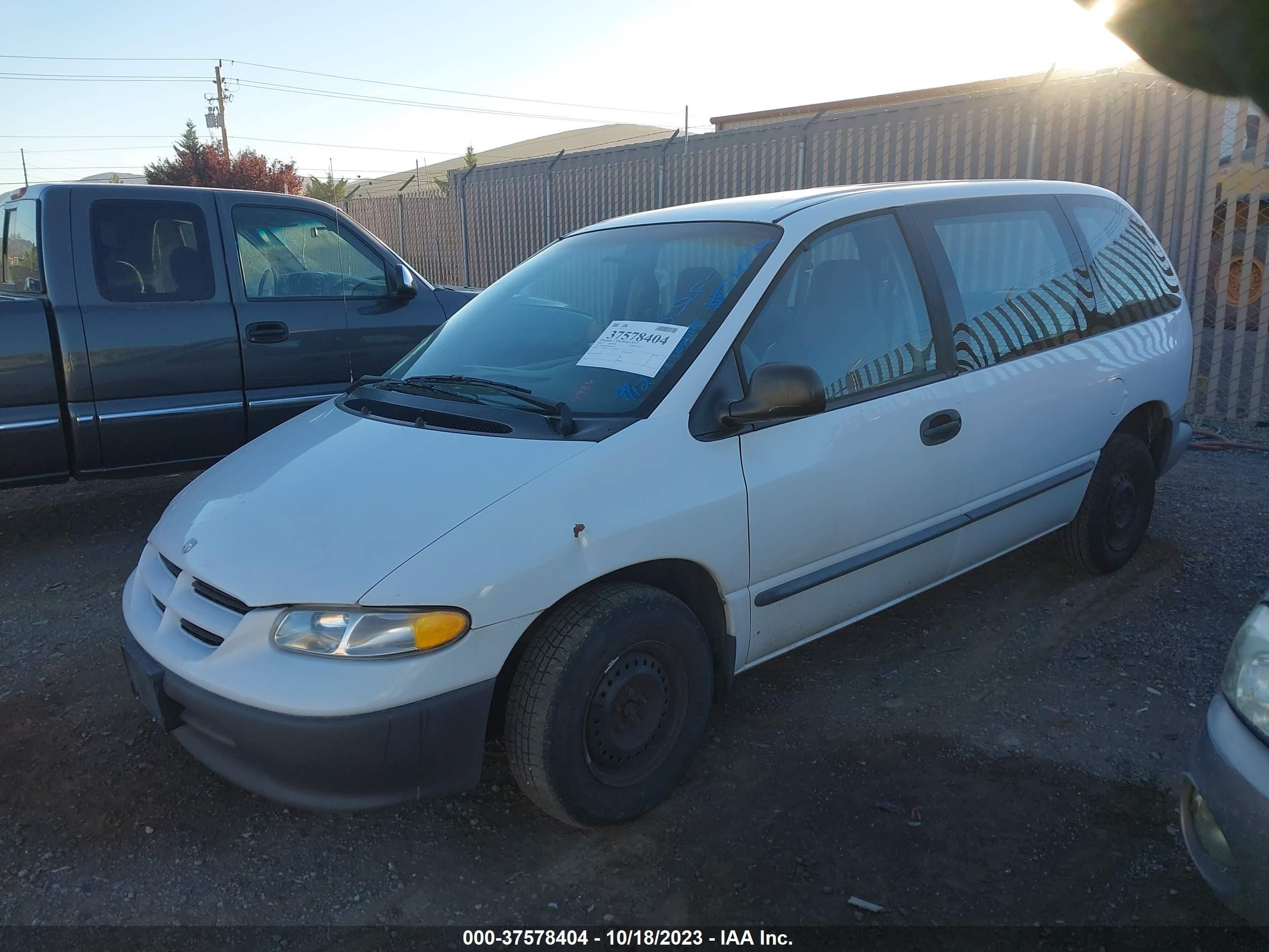 Photo 1 VIN: 2B4GP25RXVR149054 - DODGE CARAVAN 