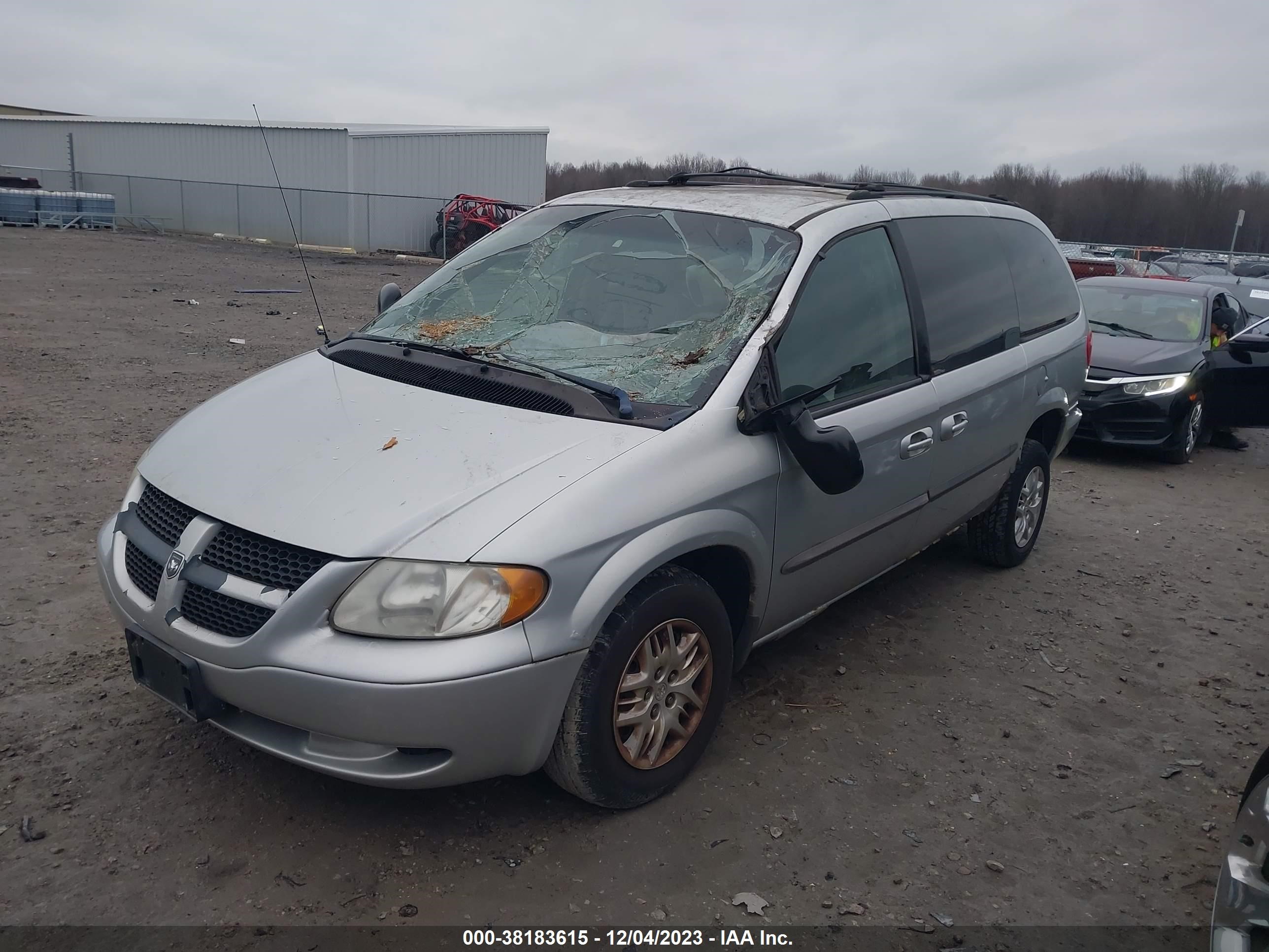 Photo 1 VIN: 2B4GP34332R605801 - DODGE CARAVAN 