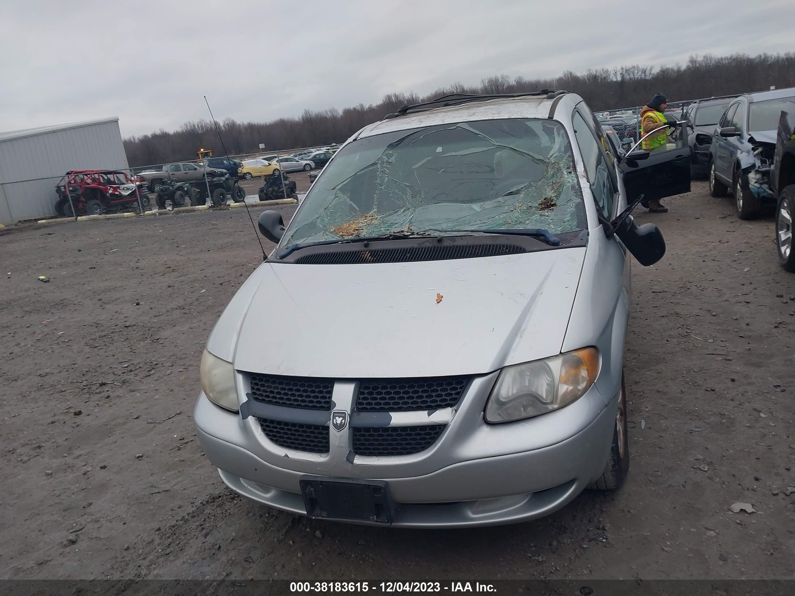 Photo 11 VIN: 2B4GP34332R605801 - DODGE CARAVAN 