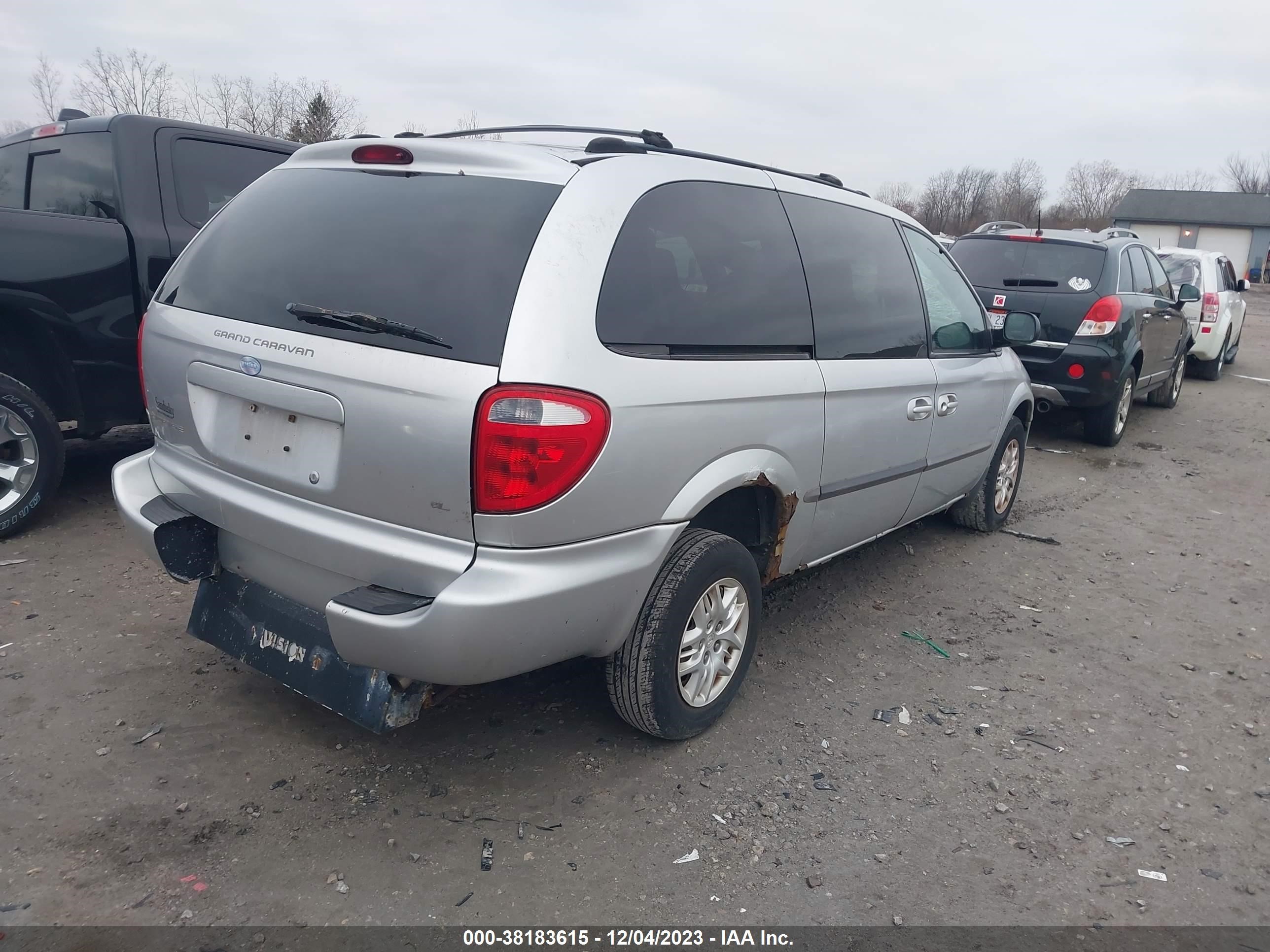 Photo 3 VIN: 2B4GP34332R605801 - DODGE CARAVAN 