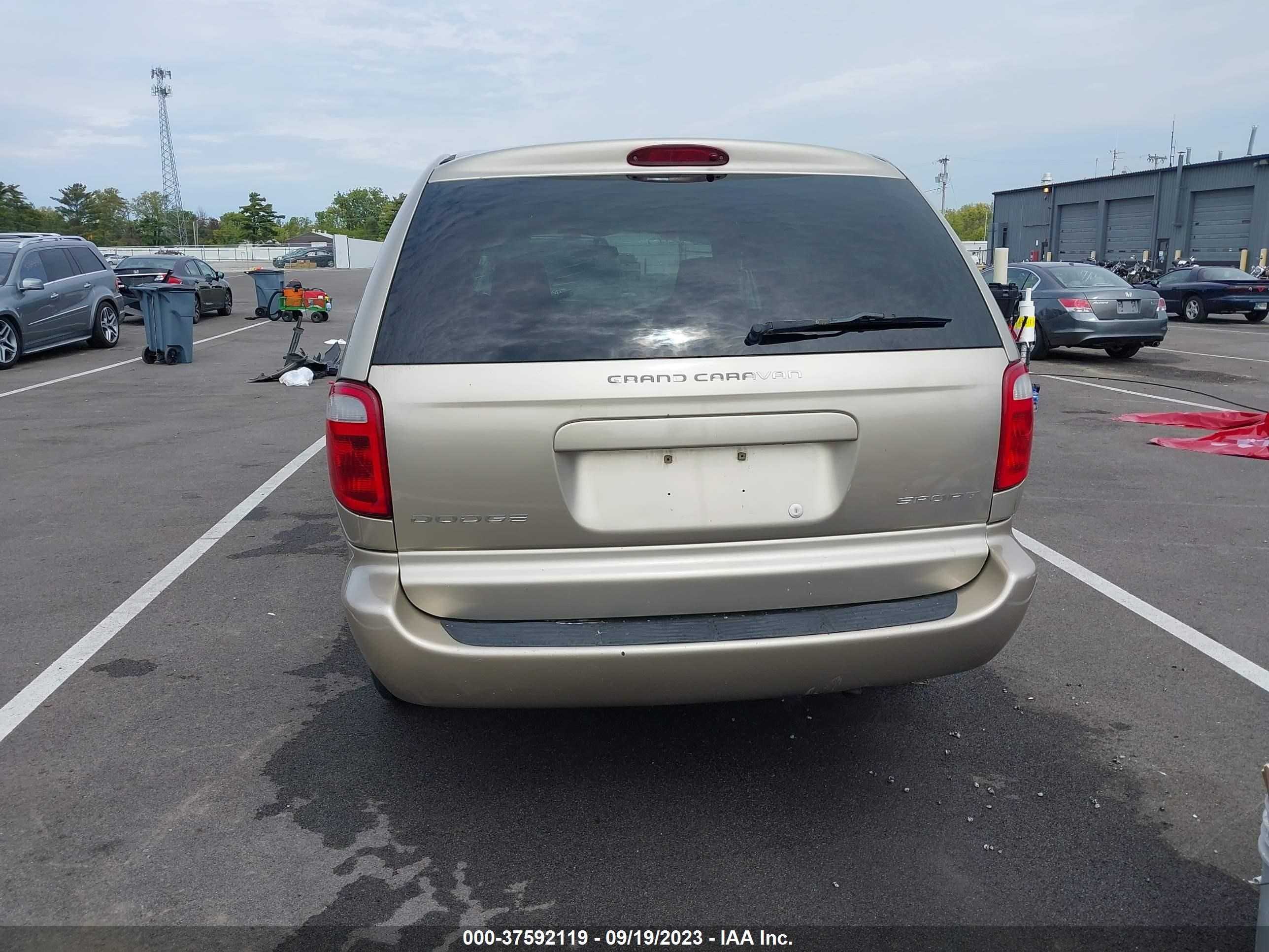 Photo 16 VIN: 2B4GP44302R546471 - DODGE CARAVAN 