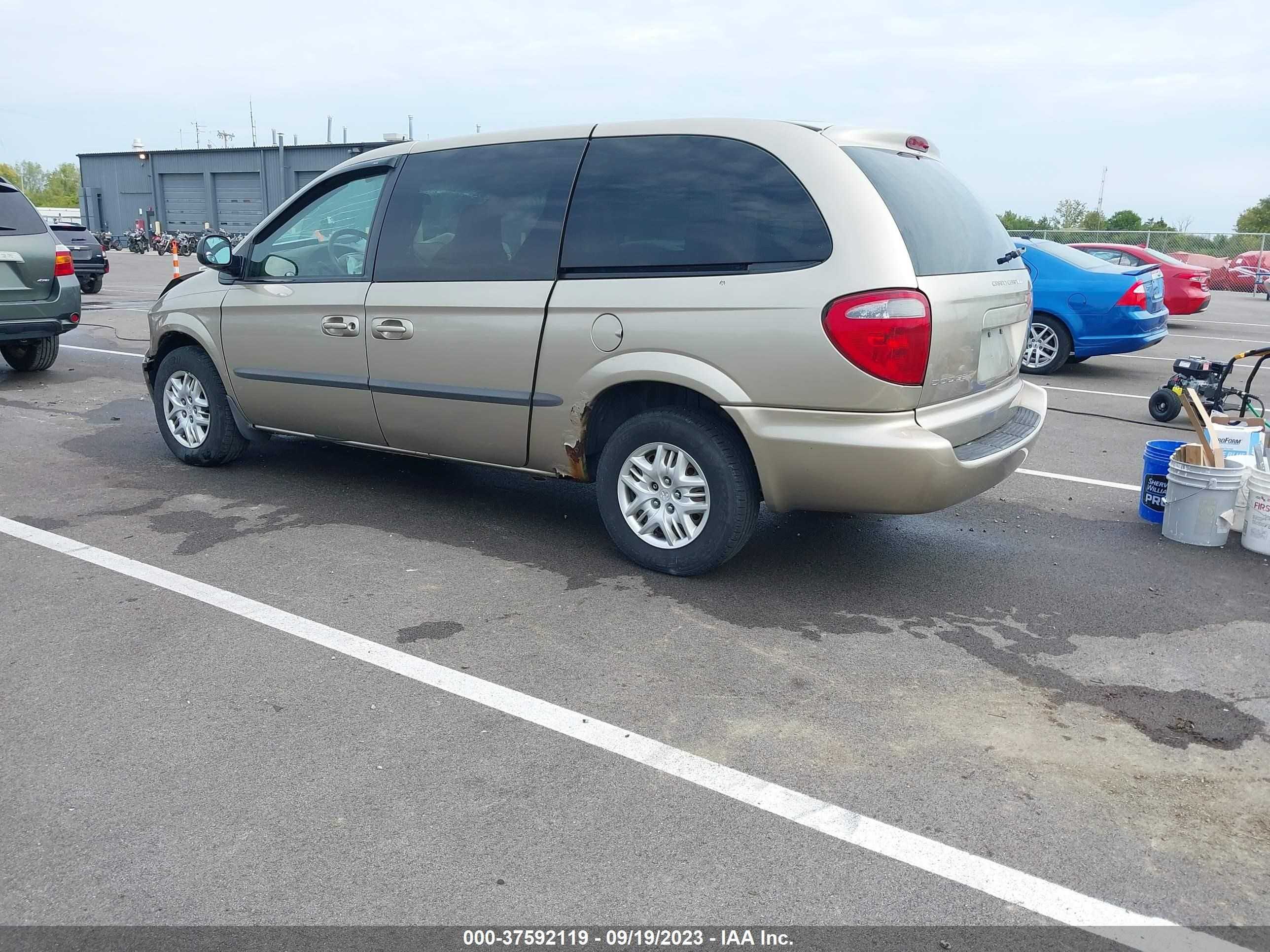 Photo 2 VIN: 2B4GP44302R546471 - DODGE CARAVAN 