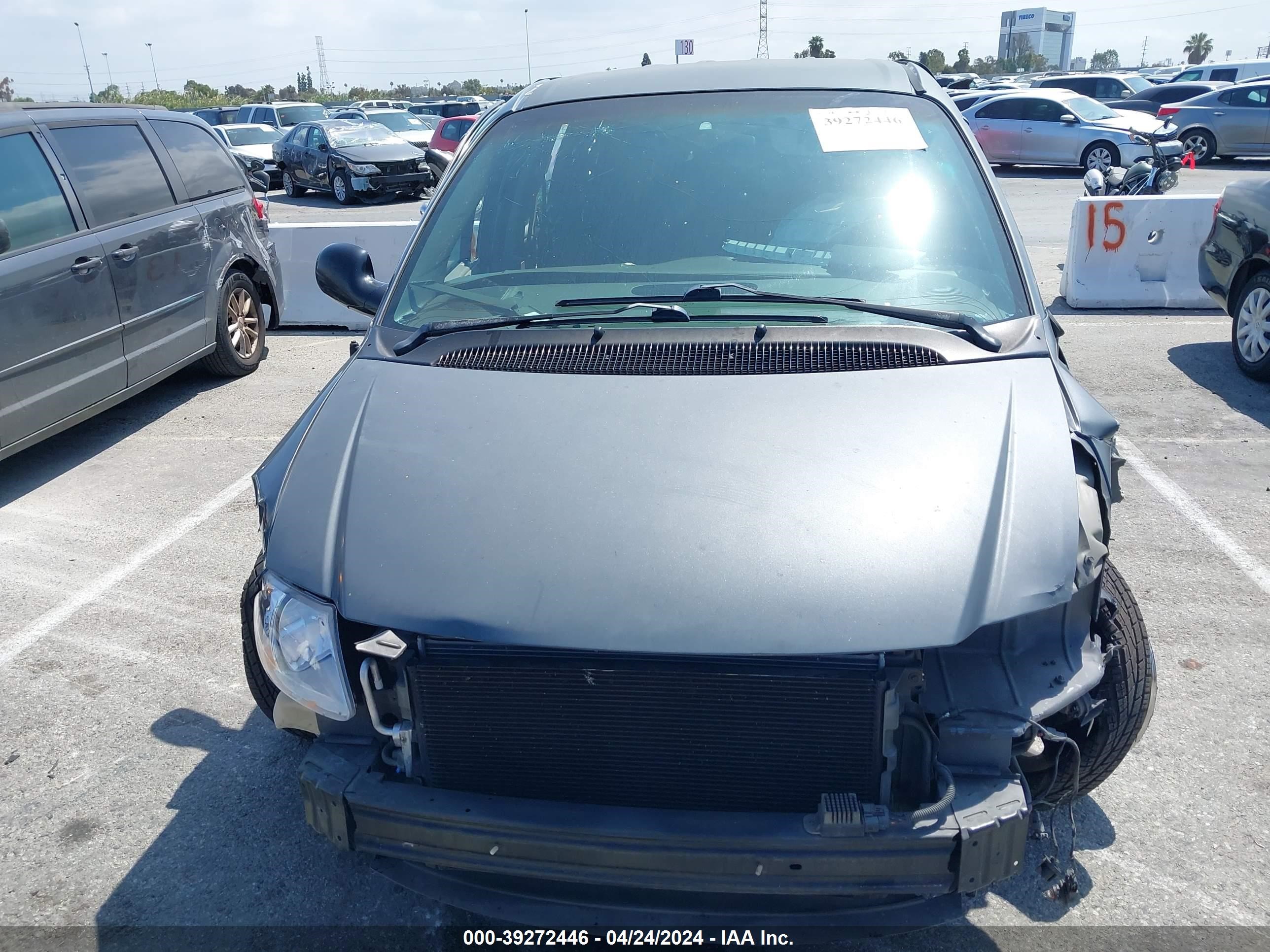 Photo 11 VIN: 2B4GP44302R658154 - DODGE CARAVAN 