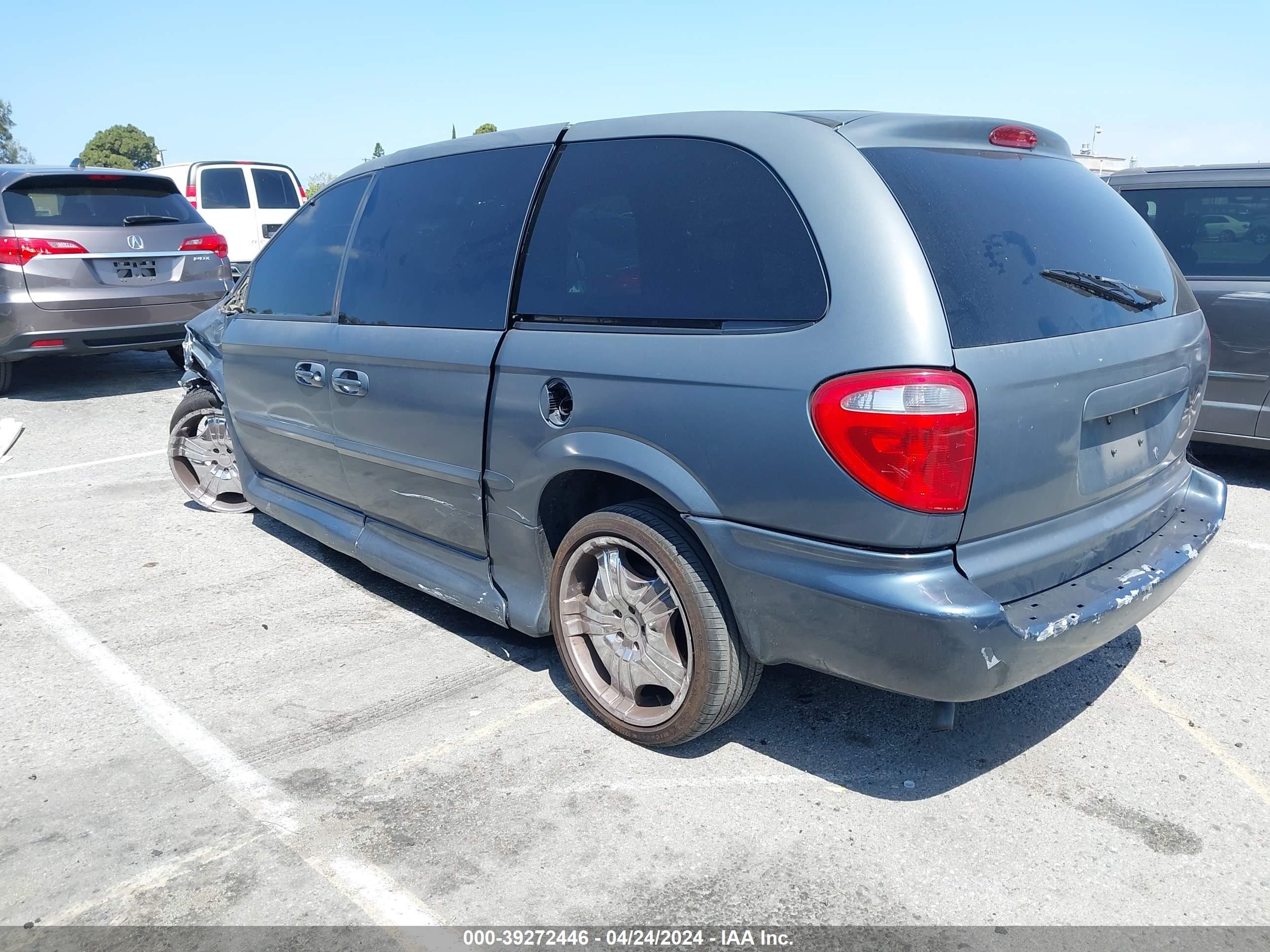 Photo 2 VIN: 2B4GP44302R658154 - DODGE CARAVAN 