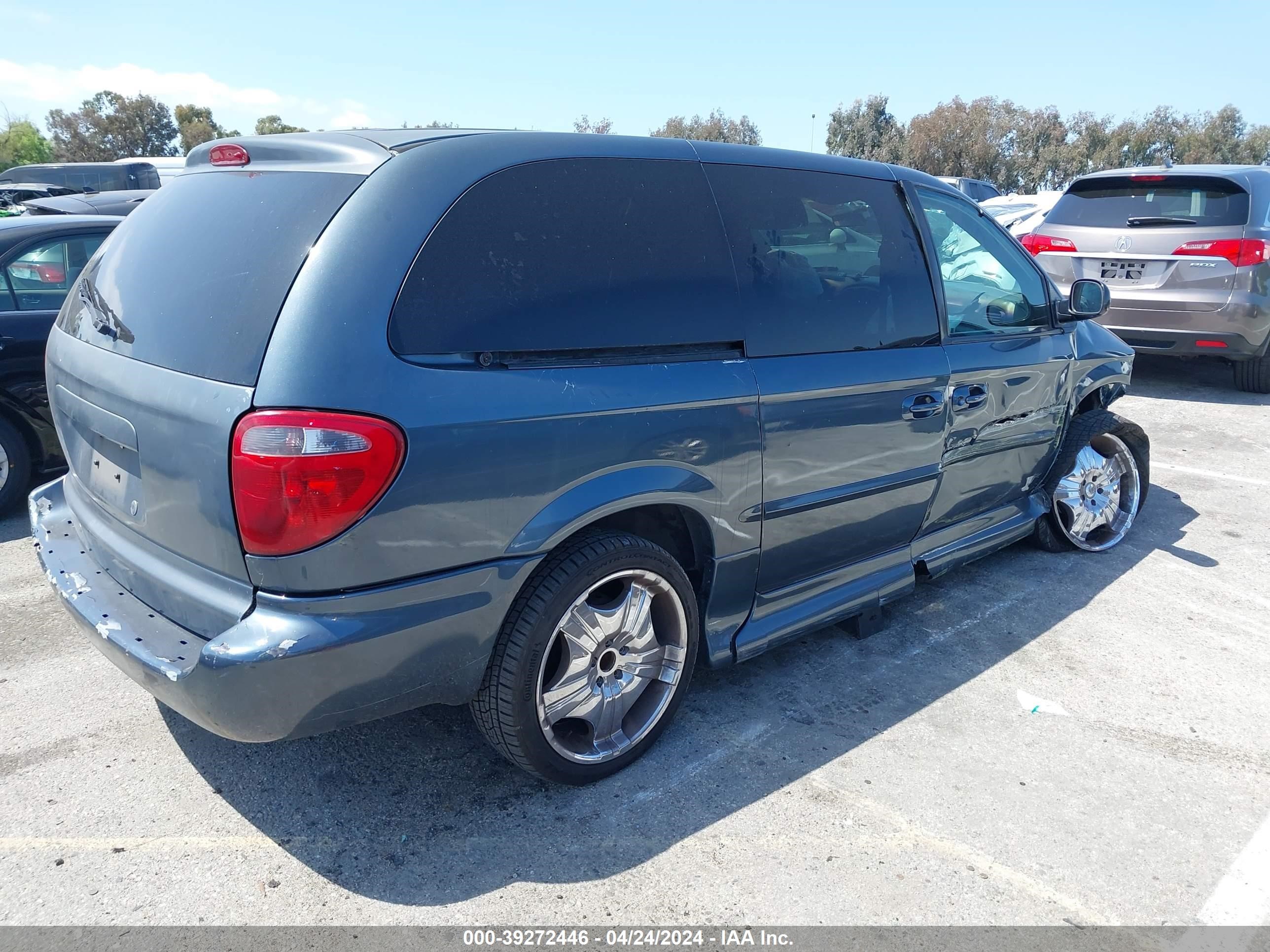 Photo 3 VIN: 2B4GP44302R658154 - DODGE CARAVAN 