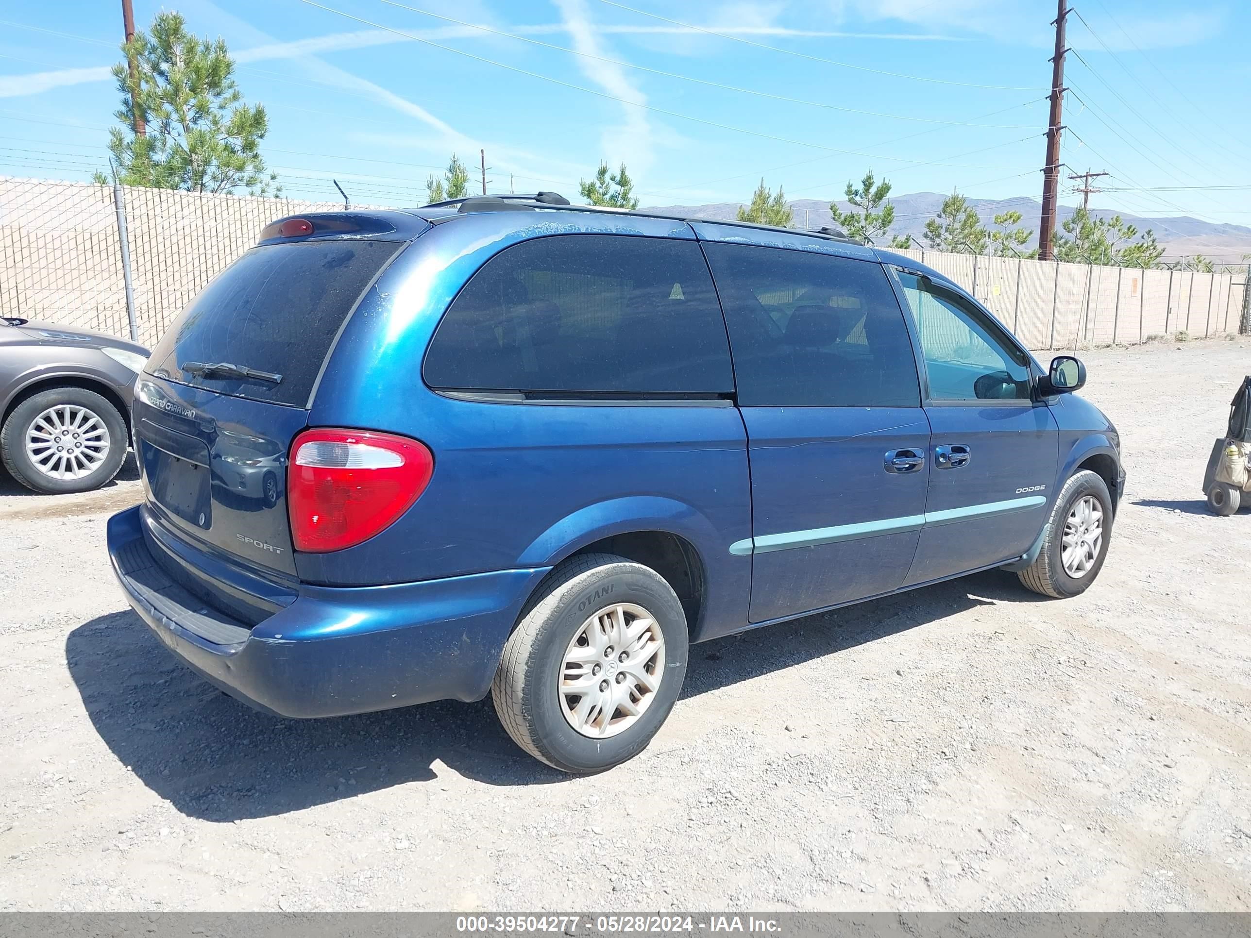 Photo 3 VIN: 2B4GP44311R298049 - DODGE CARAVAN 