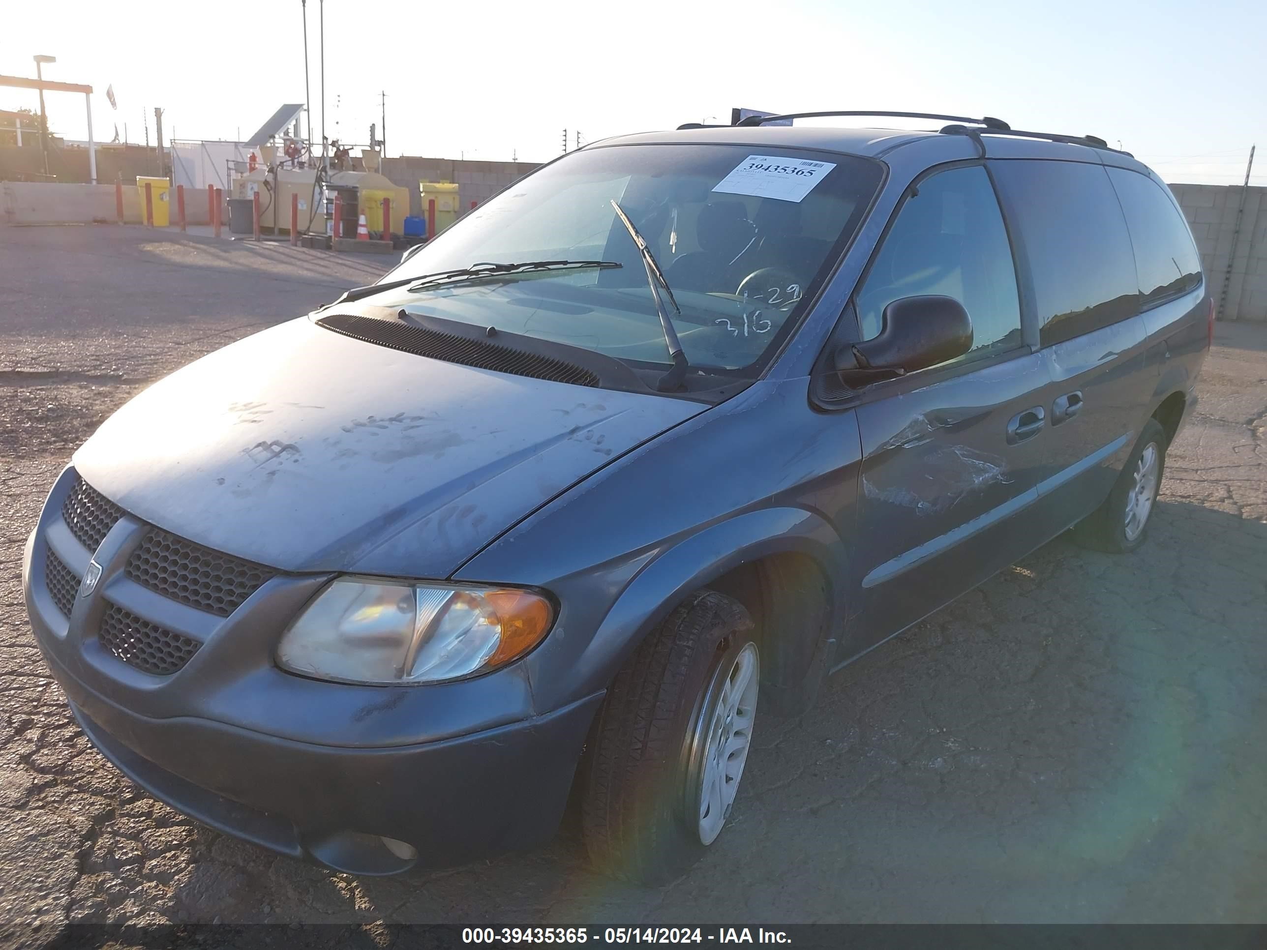 Photo 1 VIN: 2B4GP44342R506460 - DODGE CARAVAN 