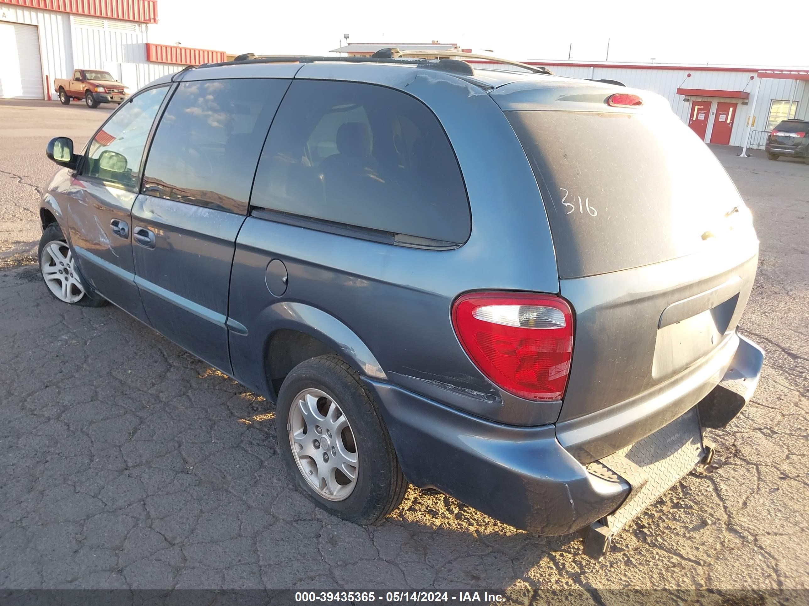 Photo 2 VIN: 2B4GP44342R506460 - DODGE CARAVAN 