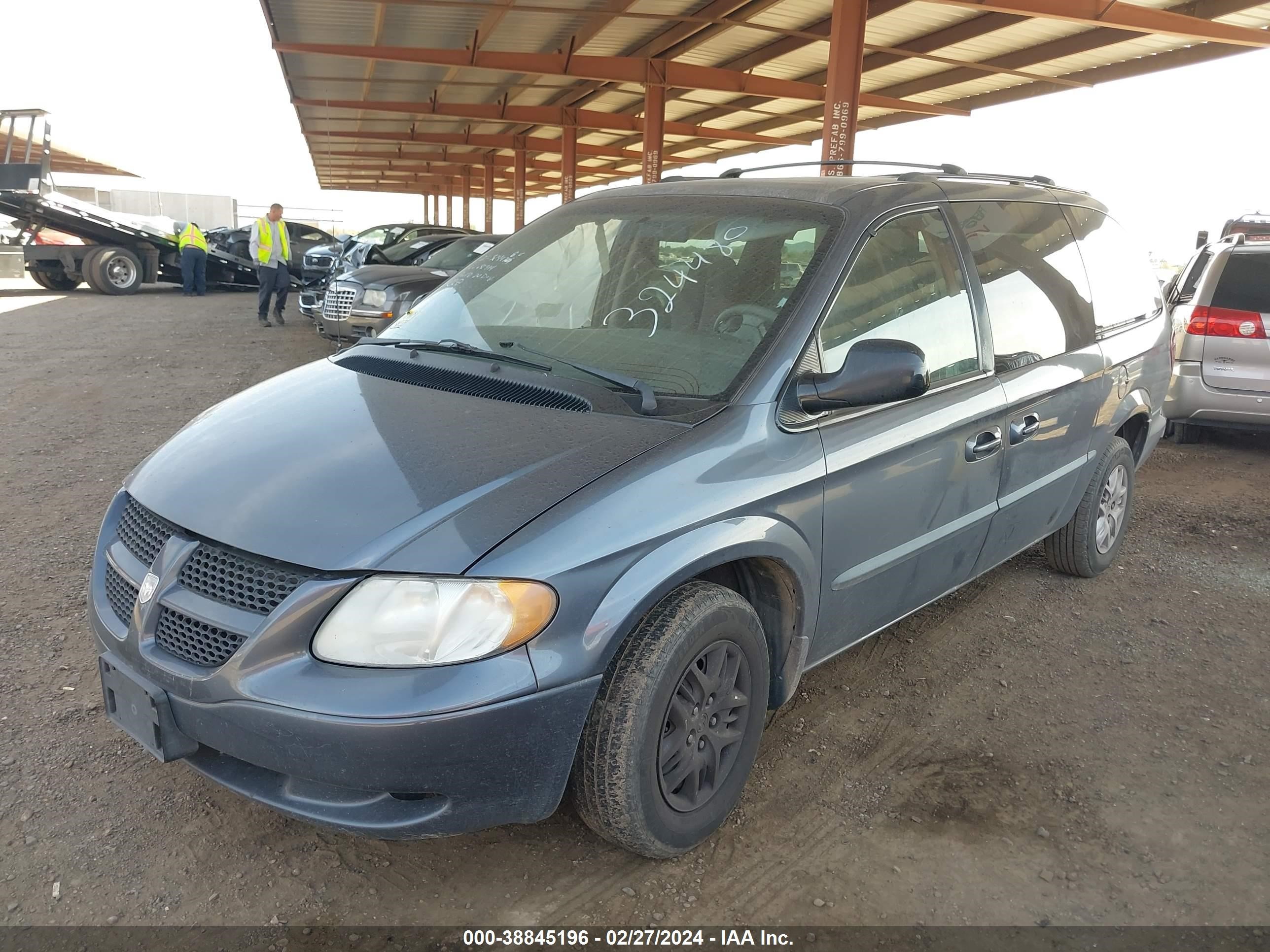 Photo 1 VIN: 2B4GP44382R652344 - DODGE CARAVAN 