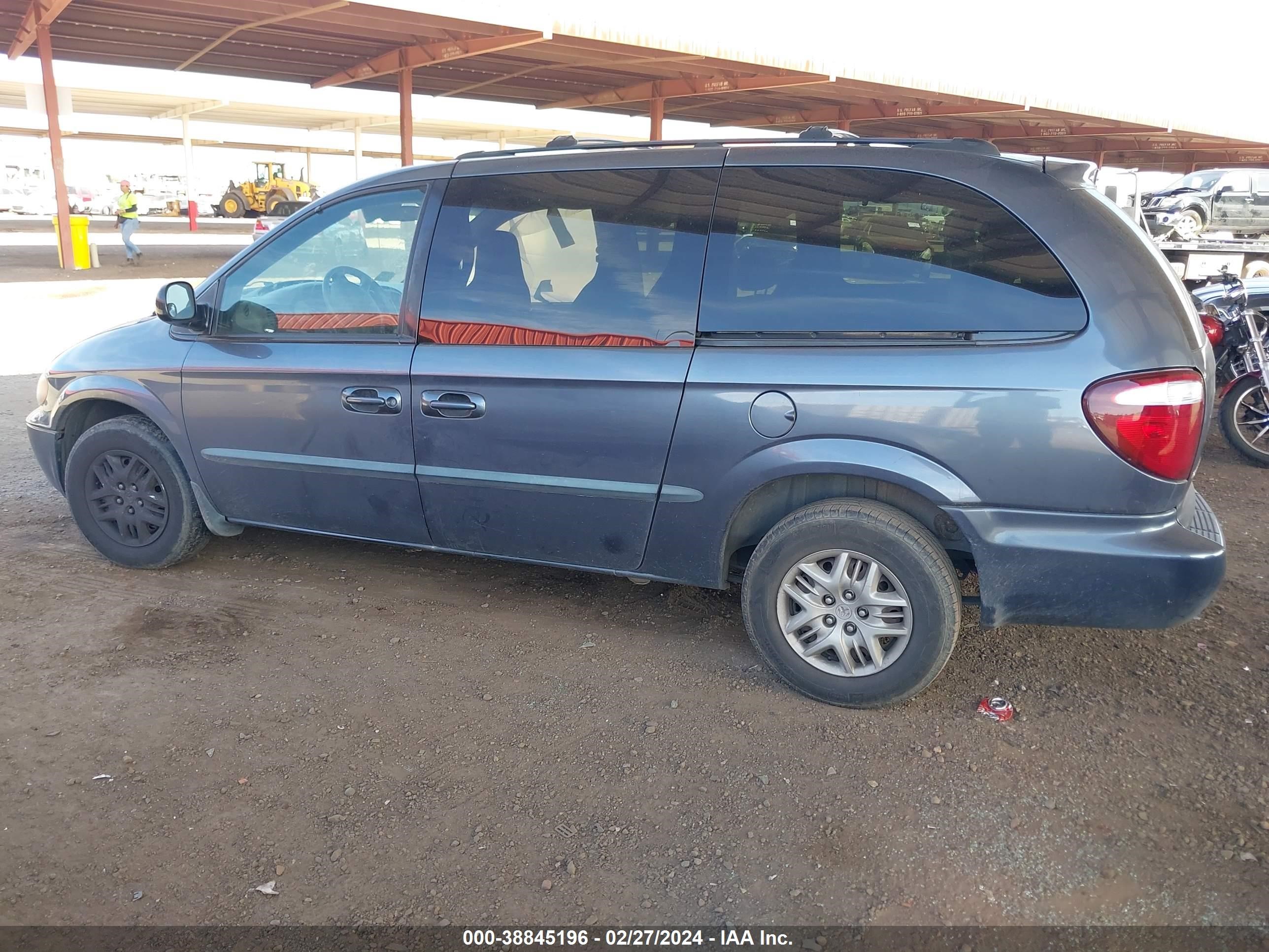 Photo 13 VIN: 2B4GP44382R652344 - DODGE CARAVAN 