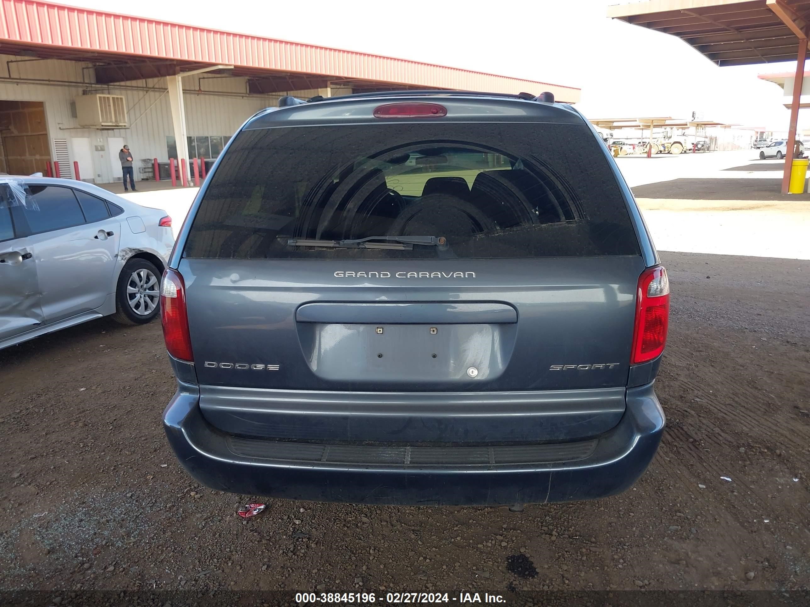 Photo 15 VIN: 2B4GP44382R652344 - DODGE CARAVAN 