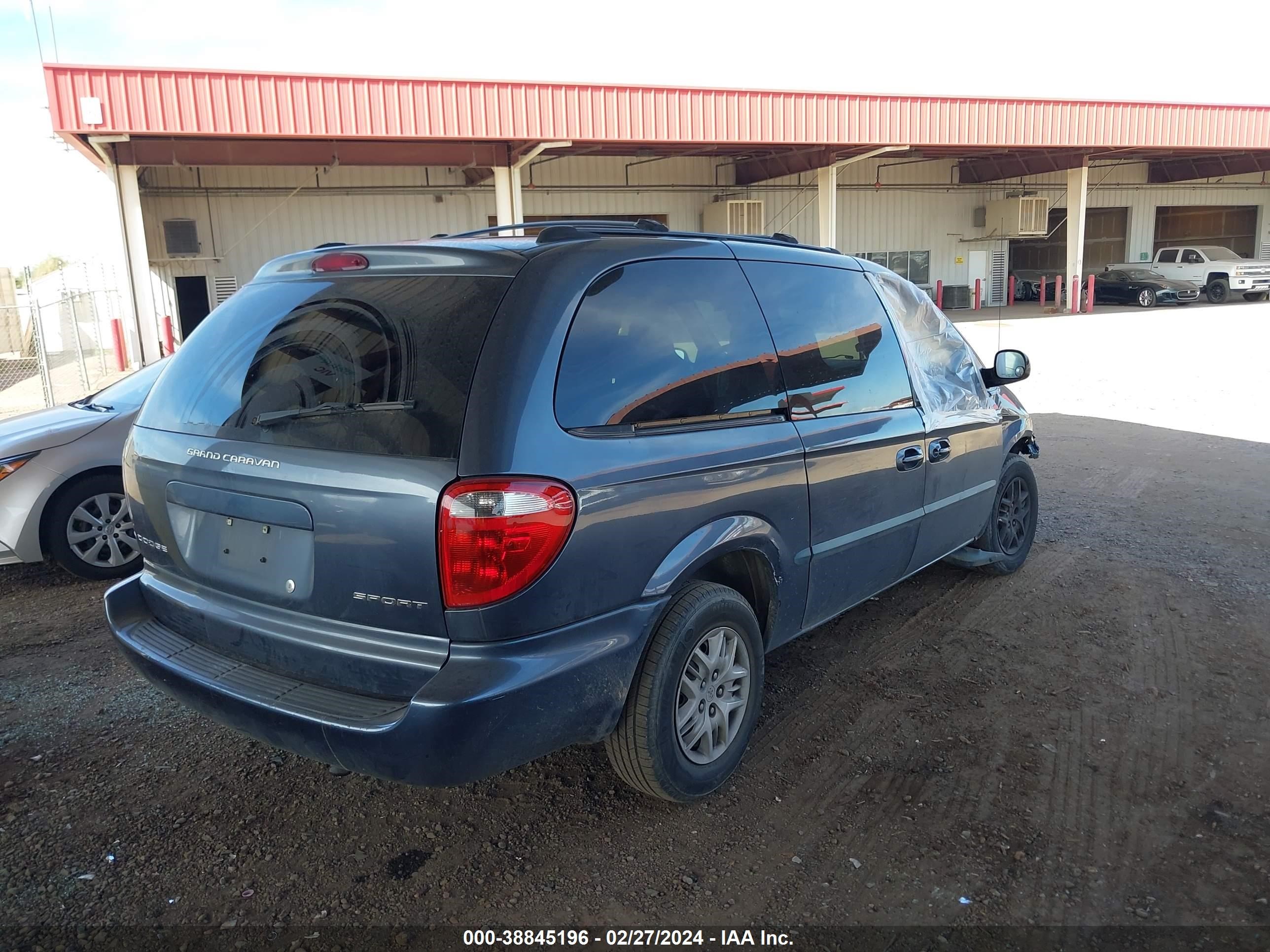 Photo 3 VIN: 2B4GP44382R652344 - DODGE CARAVAN 