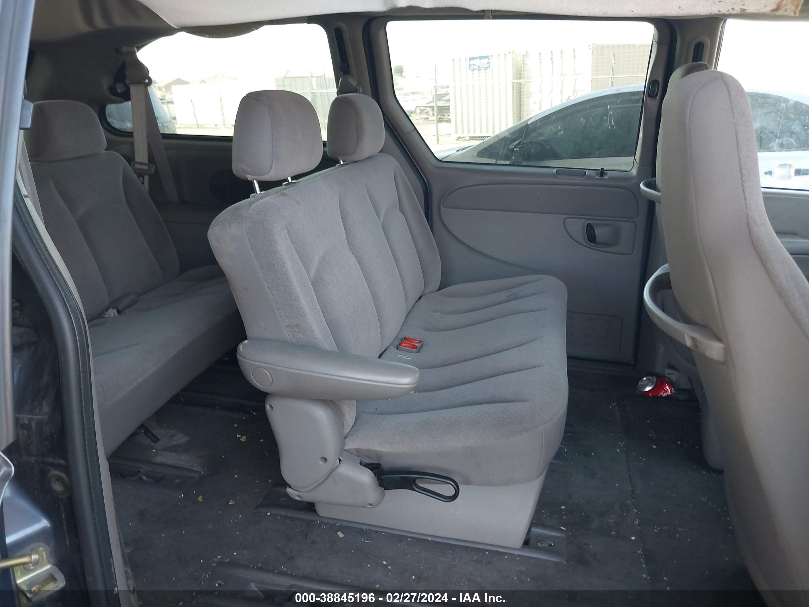 Photo 7 VIN: 2B4GP44382R652344 - DODGE CARAVAN 